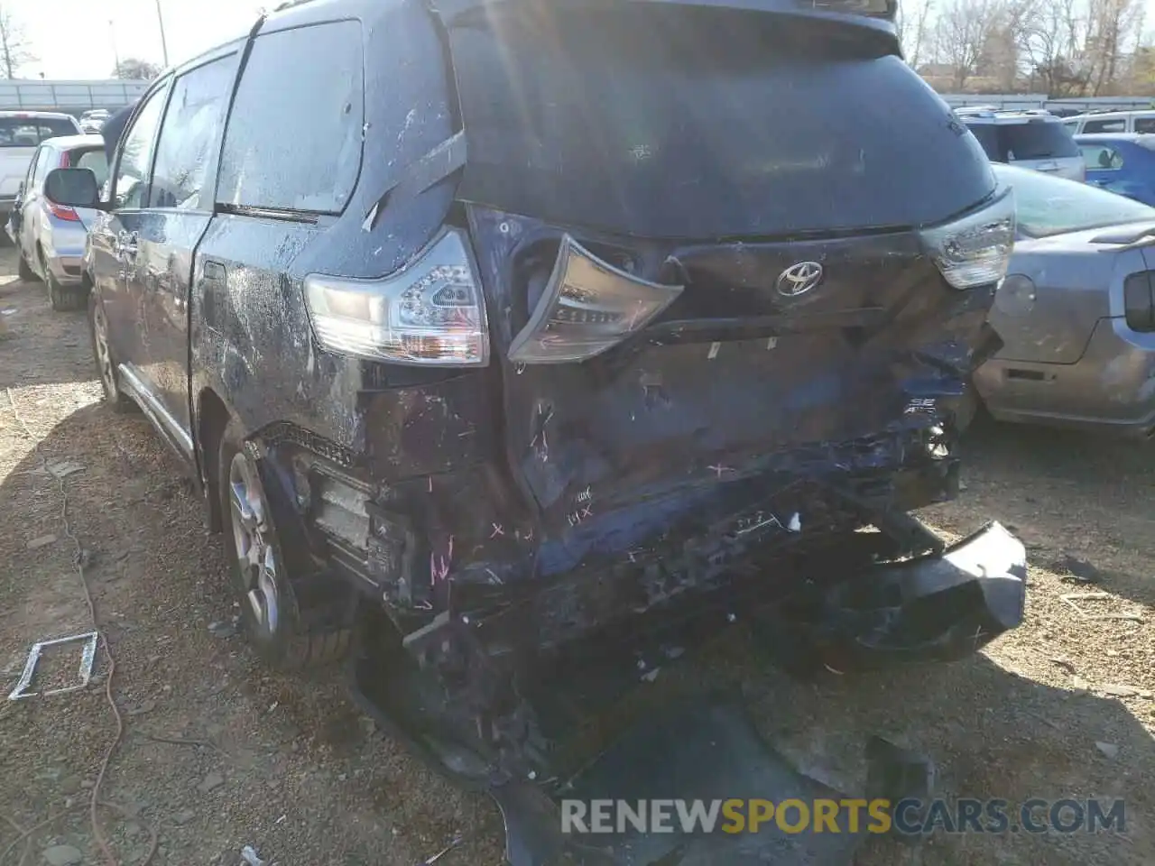 3 Photograph of a damaged car 5TDEZ3DC2KS210276 TOYOTA SIENNA 2019