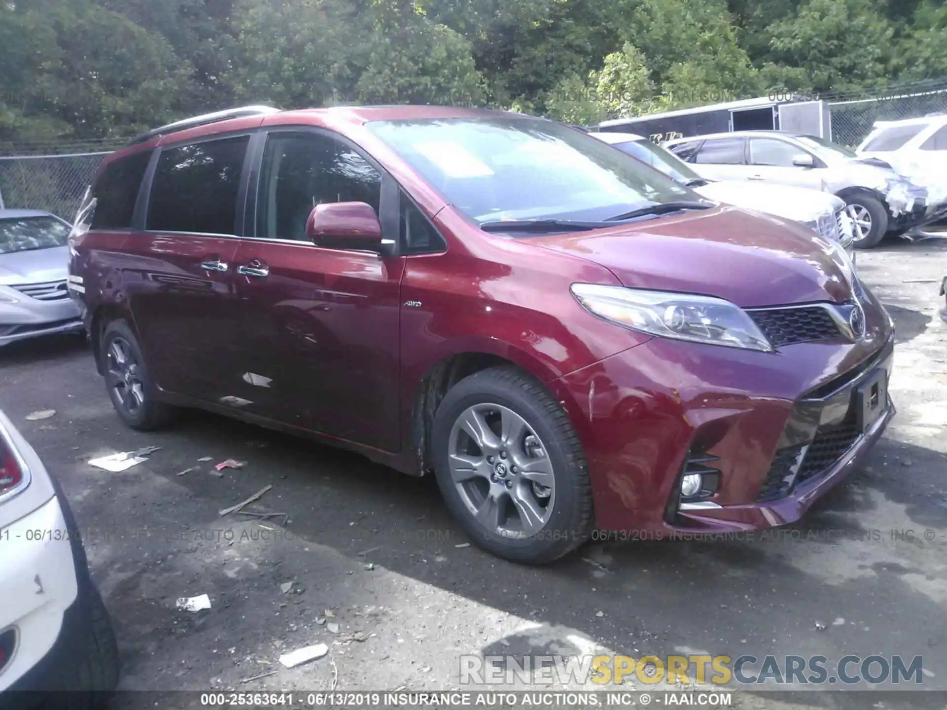 1 Photograph of a damaged car 5TDEZ3DC2KS212061 TOYOTA SIENNA 2019