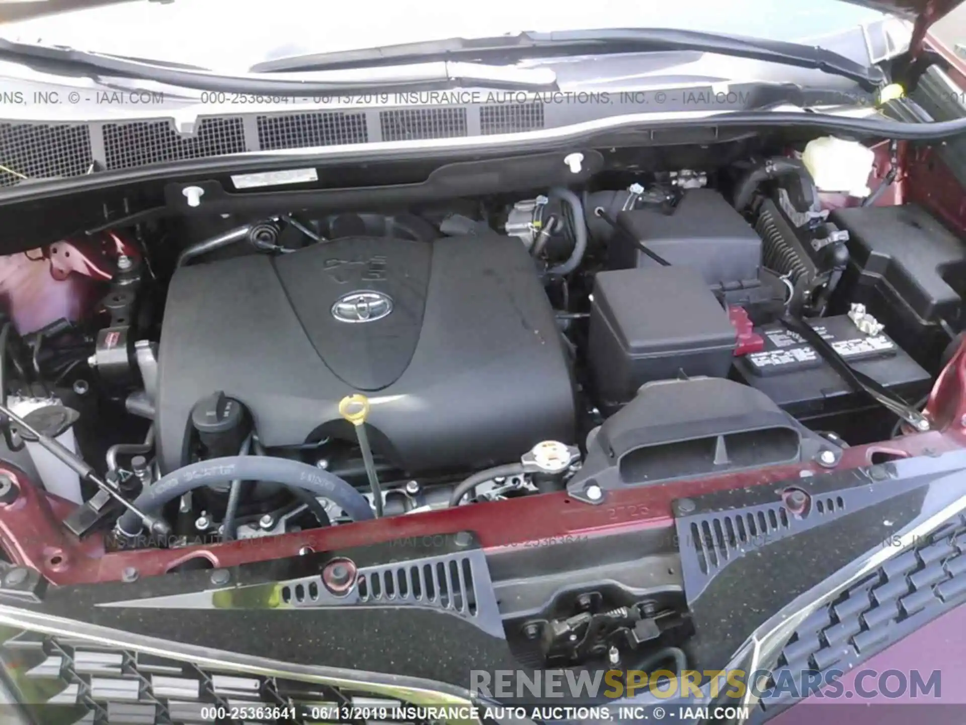 10 Photograph of a damaged car 5TDEZ3DC2KS212061 TOYOTA SIENNA 2019