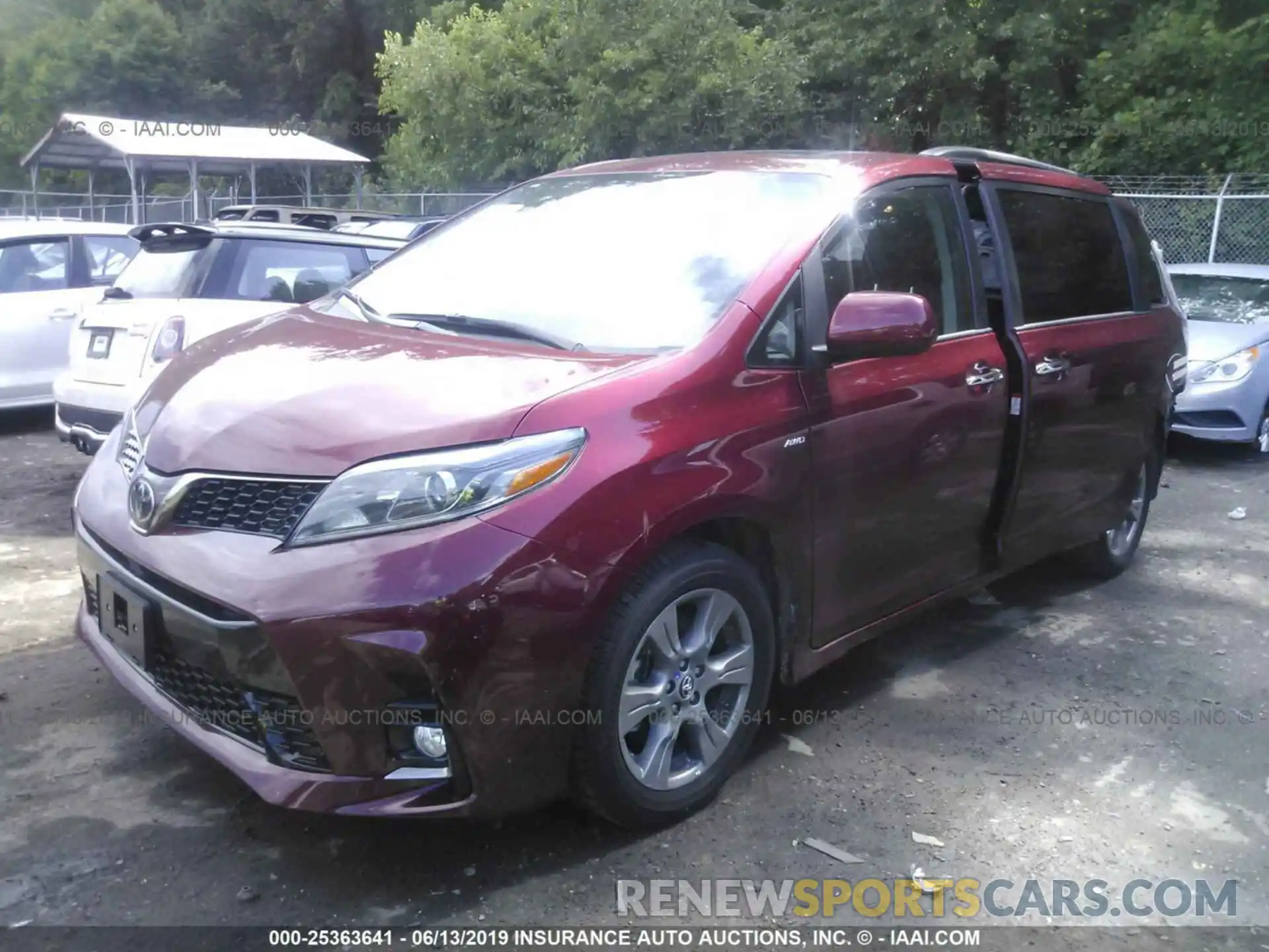 2 Photograph of a damaged car 5TDEZ3DC2KS212061 TOYOTA SIENNA 2019