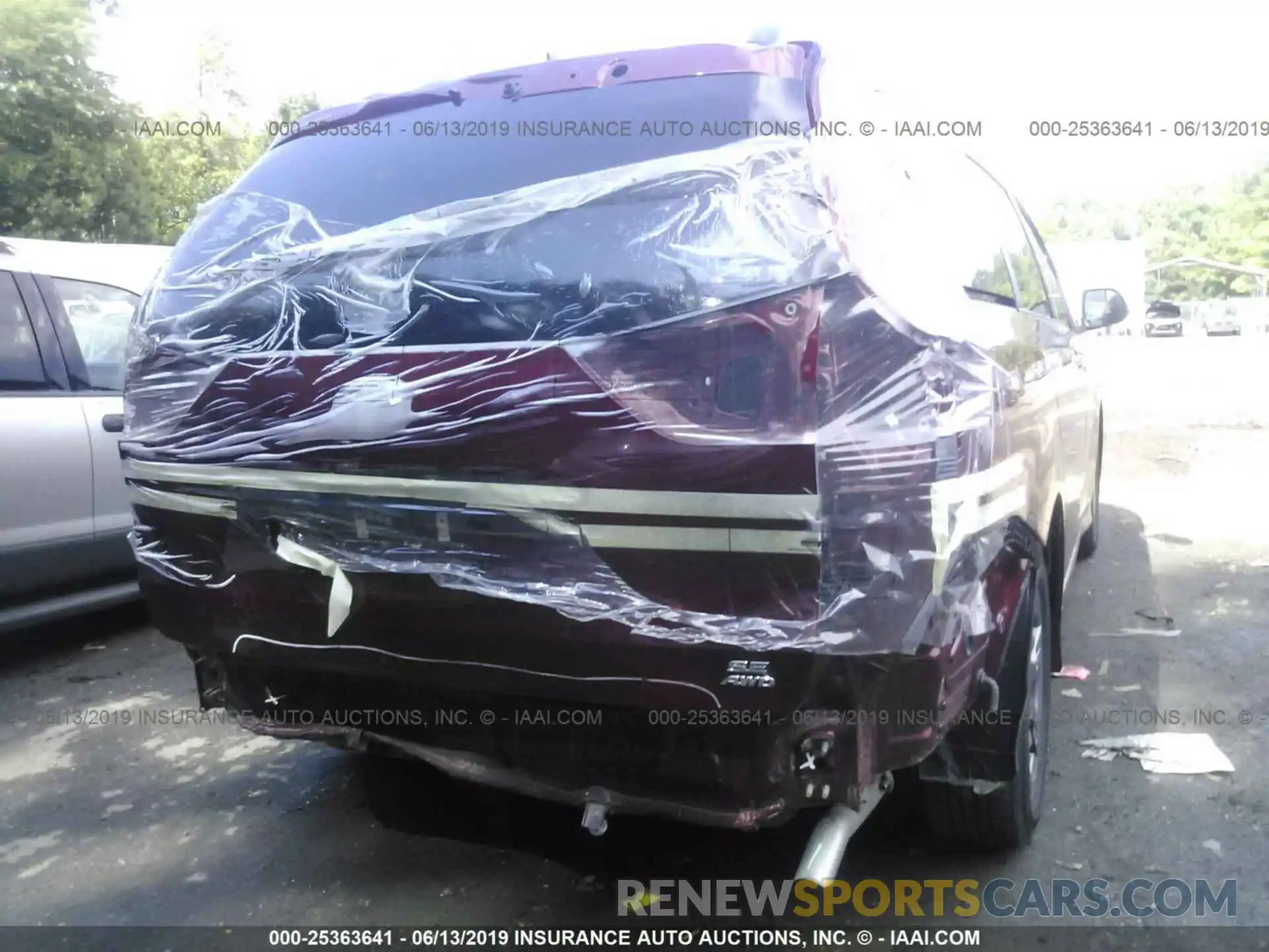 6 Photograph of a damaged car 5TDEZ3DC2KS212061 TOYOTA SIENNA 2019