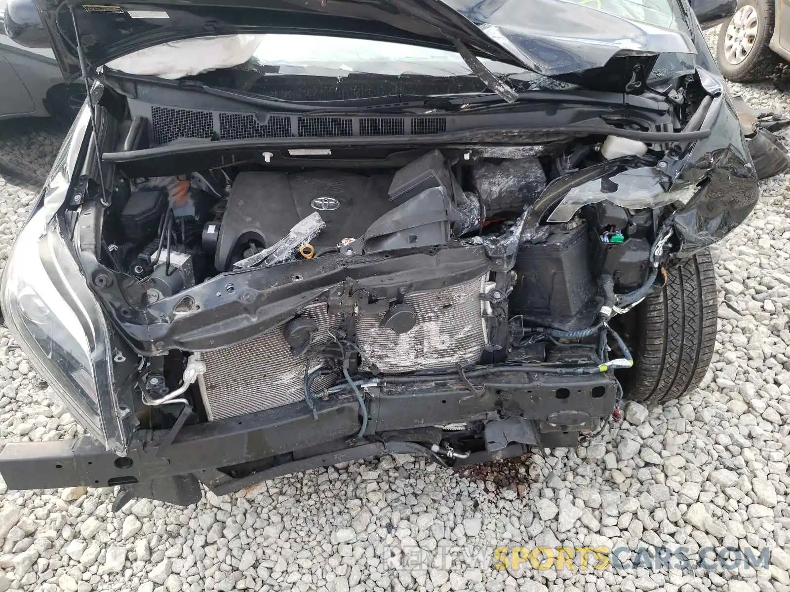 7 Photograph of a damaged car 5TDEZ3DC3KS212327 TOYOTA SIENNA 2019