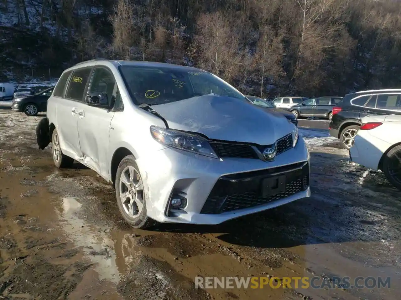 1 Photograph of a damaged car 5TDEZ3DC4KS220422 TOYOTA SIENNA 2019