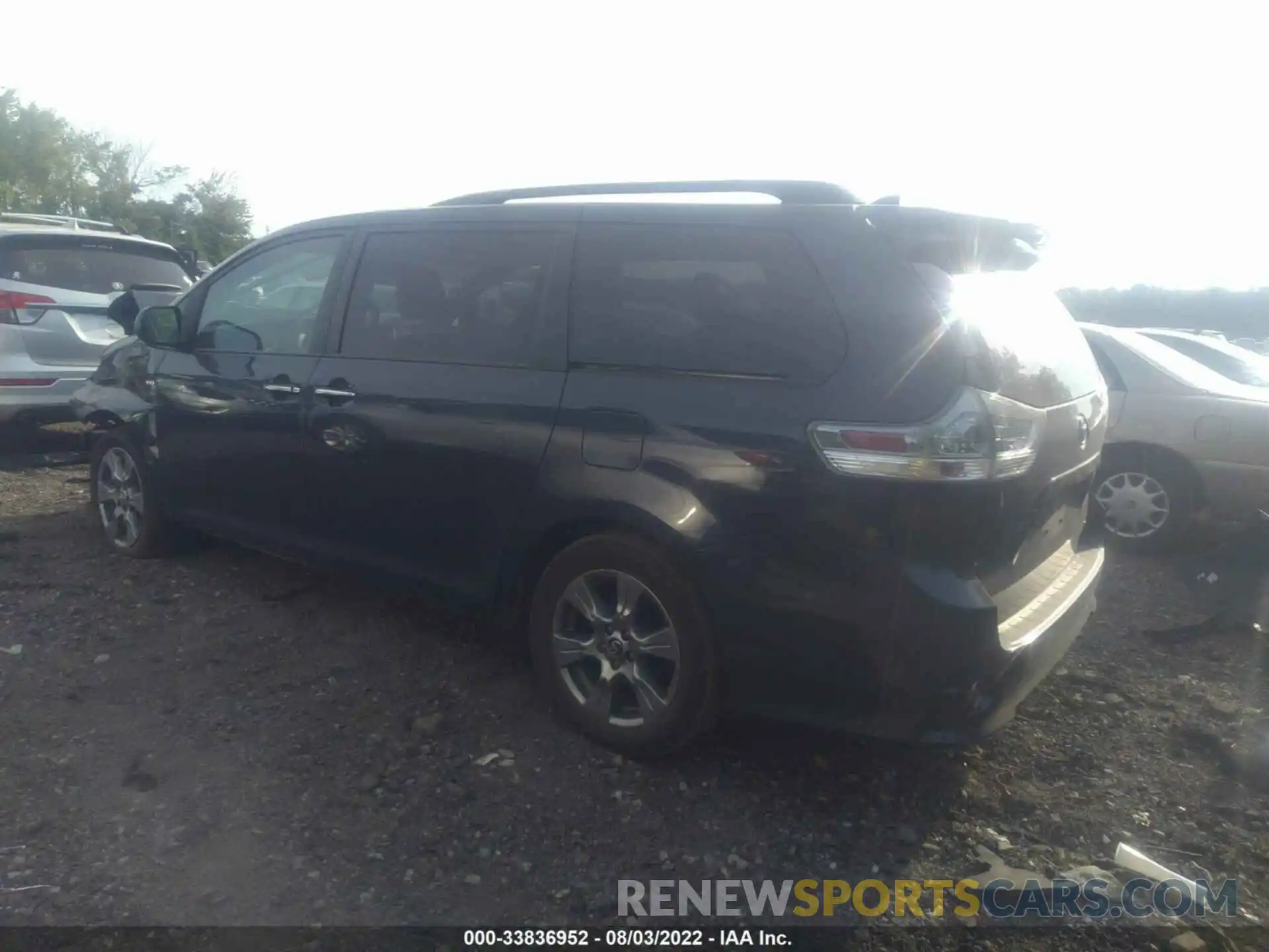 3 Photograph of a damaged car 5TDEZ3DC6KS212760 TOYOTA SIENNA 2019