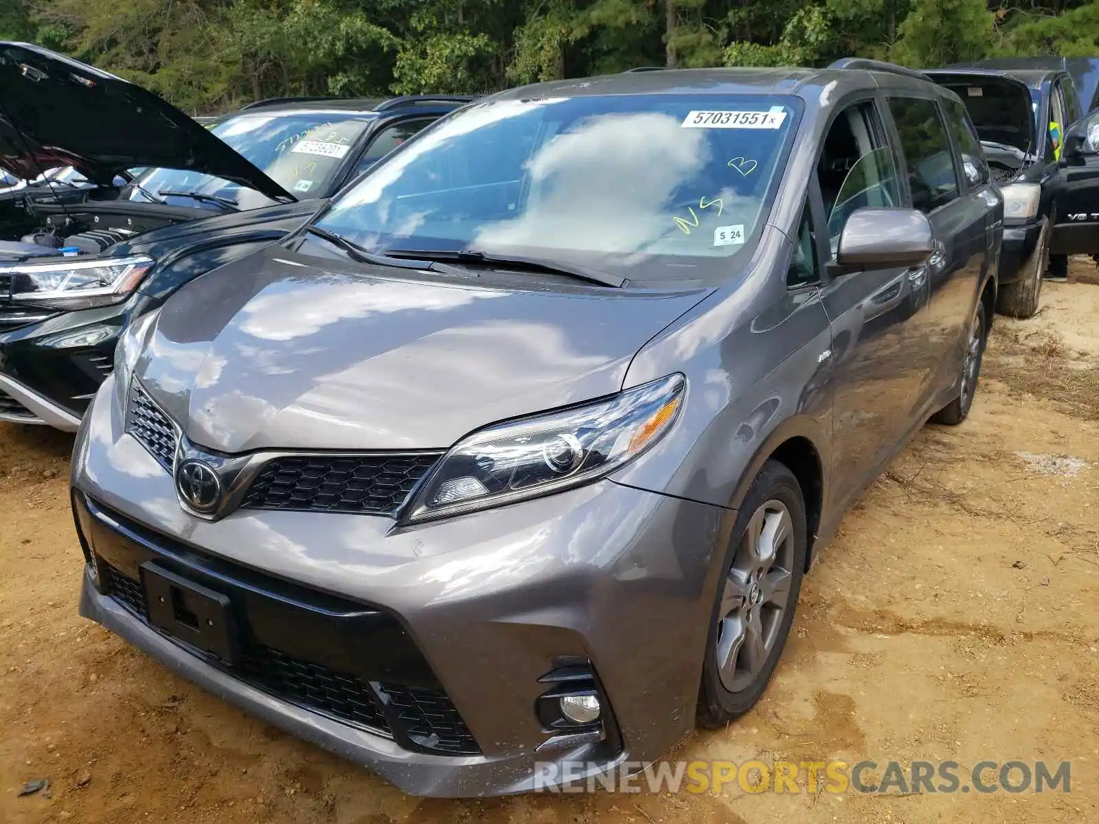 2 Photograph of a damaged car 5TDEZ3DC6KS215464 TOYOTA SIENNA 2019