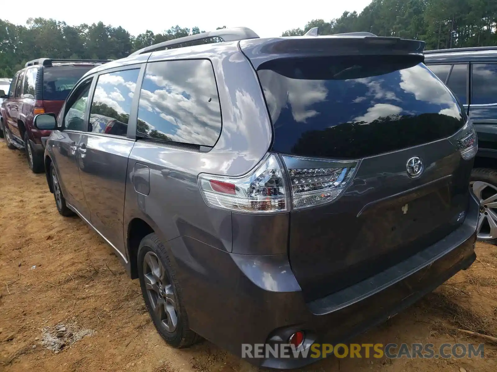 3 Photograph of a damaged car 5TDEZ3DC6KS215464 TOYOTA SIENNA 2019