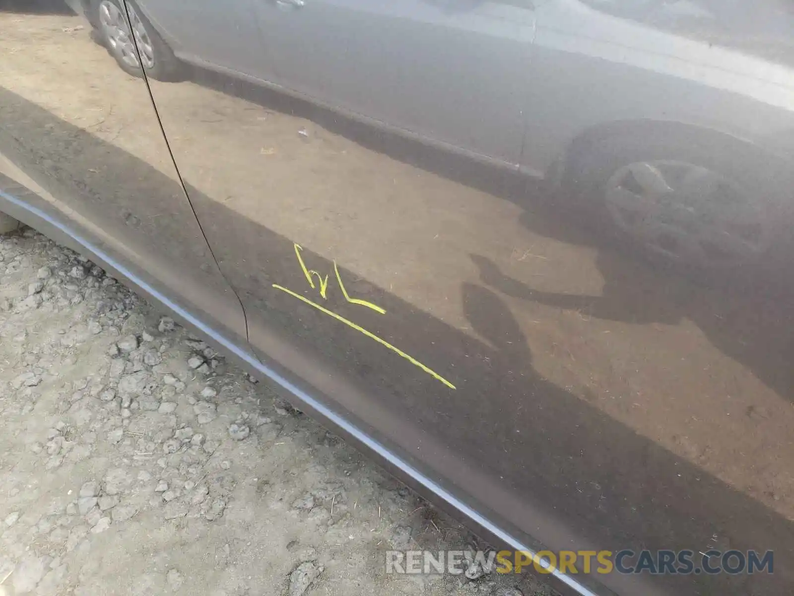 9 Photograph of a damaged car 5TDEZ3DC6KS215464 TOYOTA SIENNA 2019