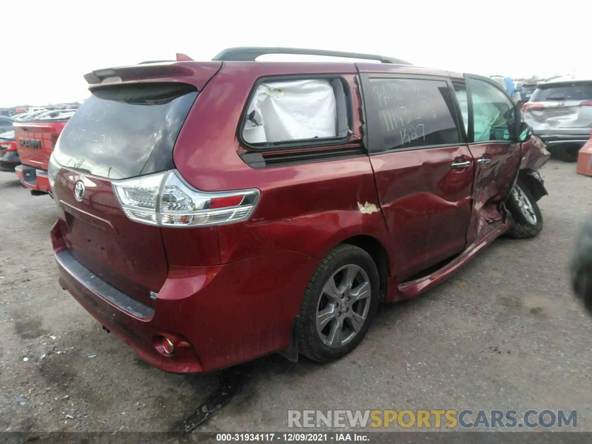 4 Фотография поврежденного автомобиля 5TDEZ3DC6KS216159 TOYOTA SIENNA 2019