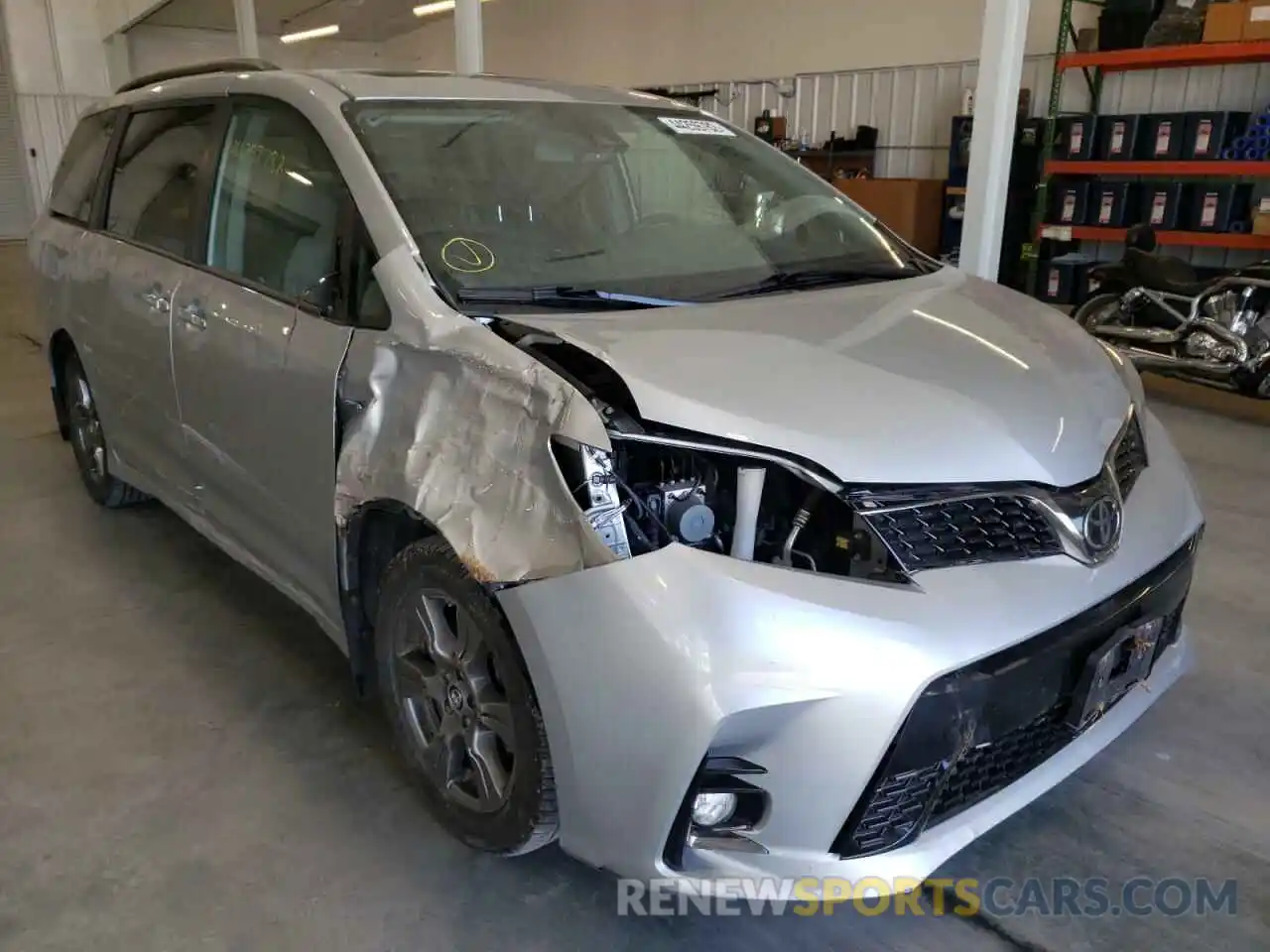 1 Photograph of a damaged car 5TDEZ3DC7KS215862 TOYOTA SIENNA 2019