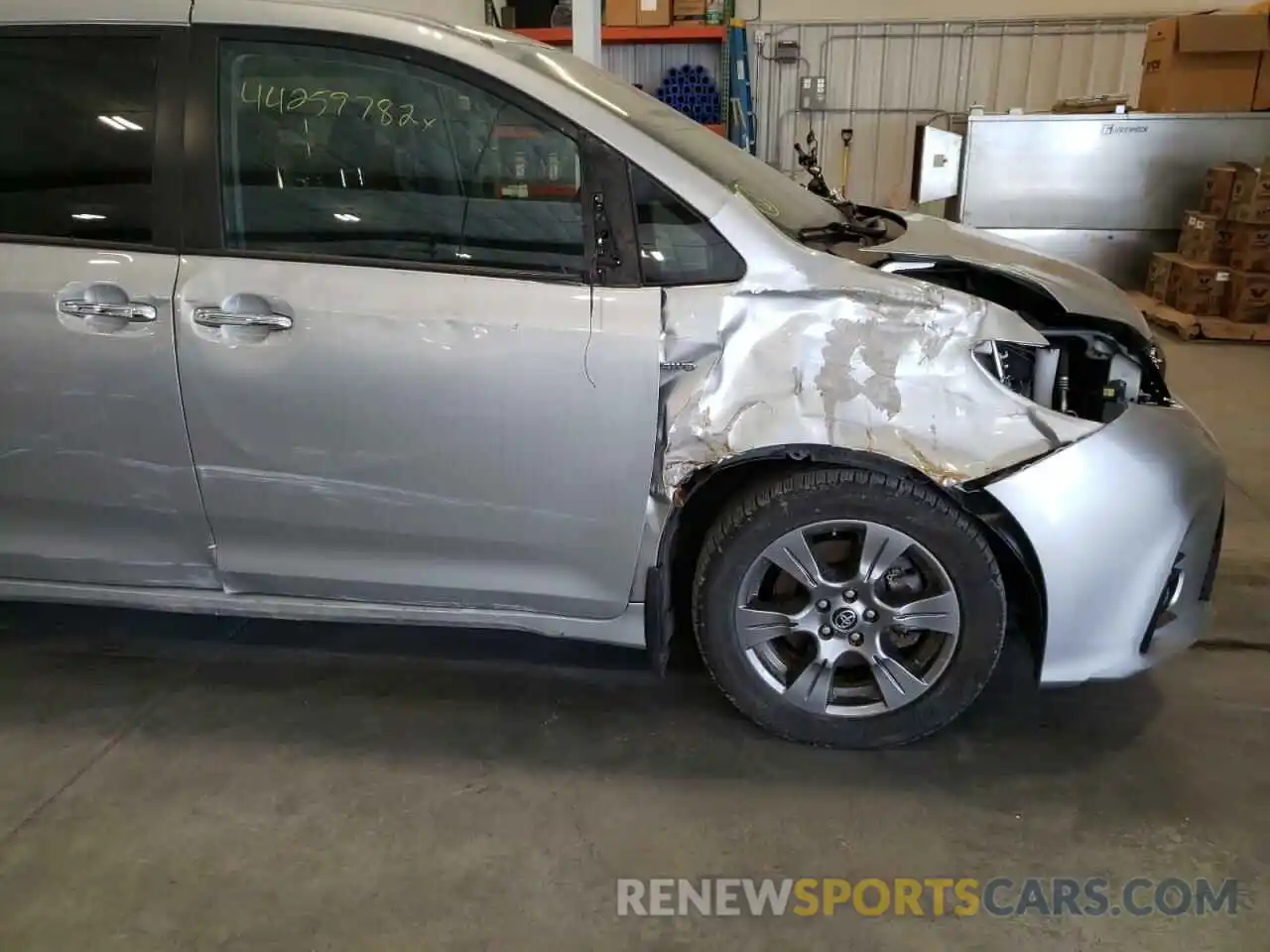 9 Photograph of a damaged car 5TDEZ3DC7KS215862 TOYOTA SIENNA 2019