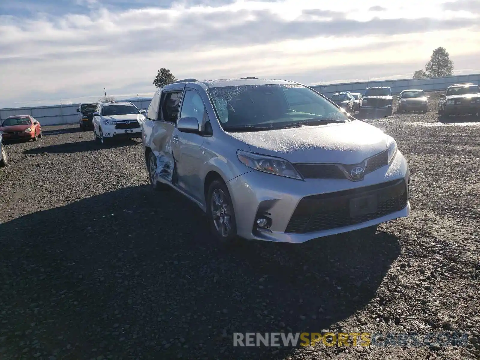 1 Photograph of a damaged car 5TDEZ3DC8KS223579 TOYOTA SIENNA 2019