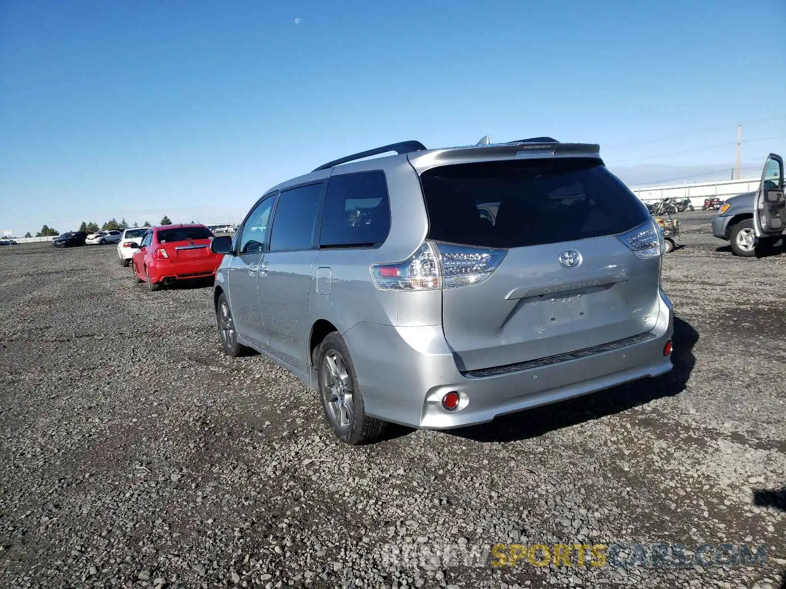 3 Photograph of a damaged car 5TDEZ3DC8KS223579 TOYOTA SIENNA 2019