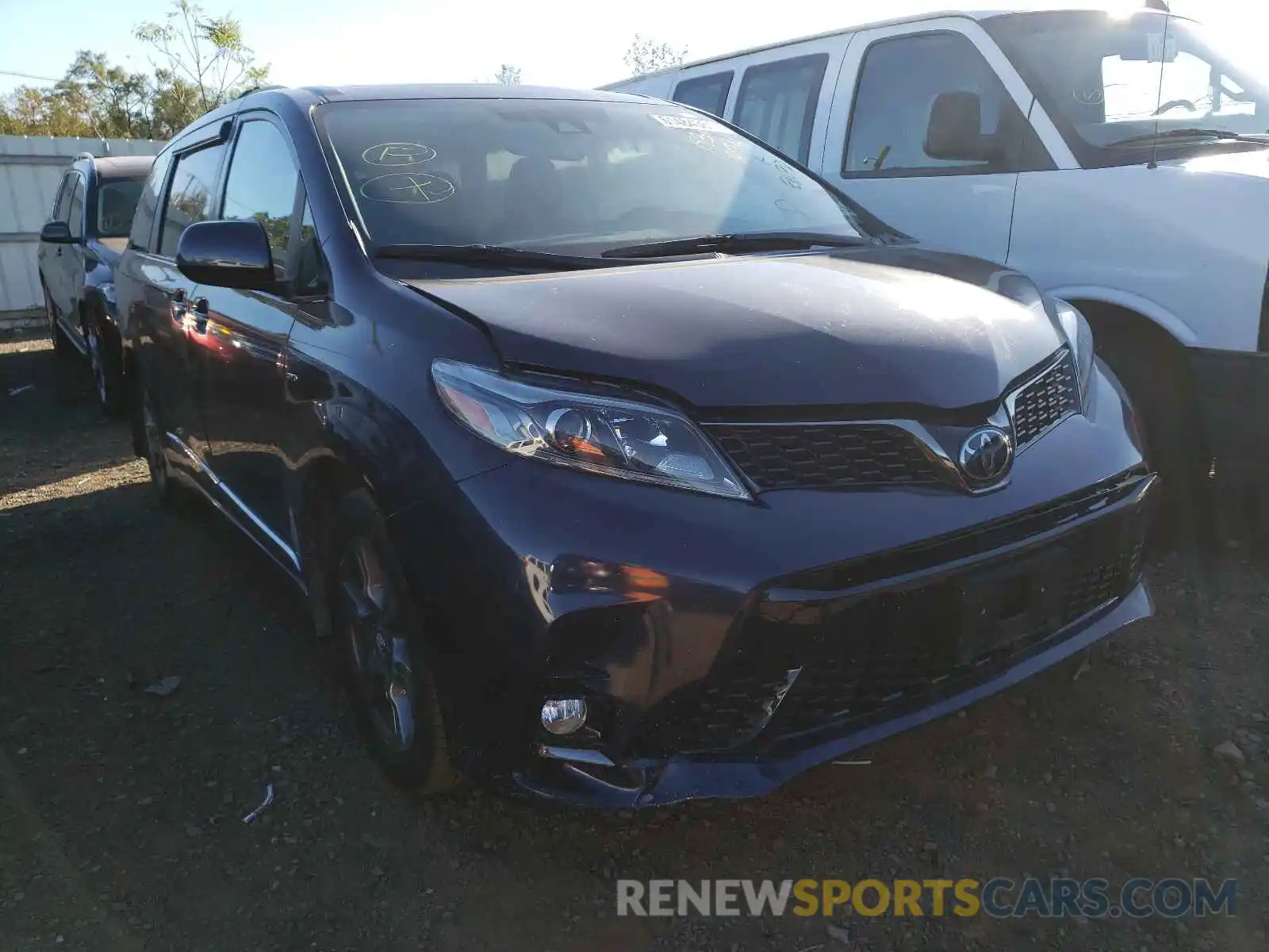 1 Photograph of a damaged car 5TDEZ3DC9KS214793 TOYOTA SIENNA 2019