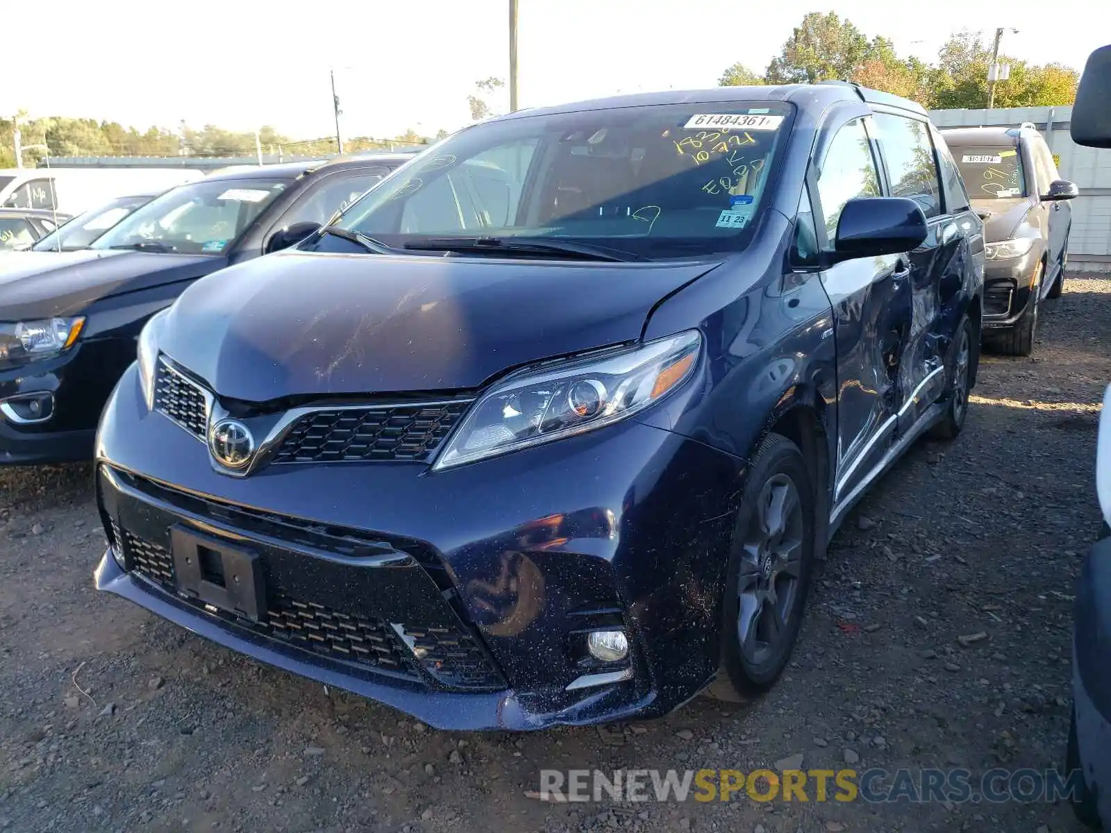 2 Photograph of a damaged car 5TDEZ3DC9KS214793 TOYOTA SIENNA 2019