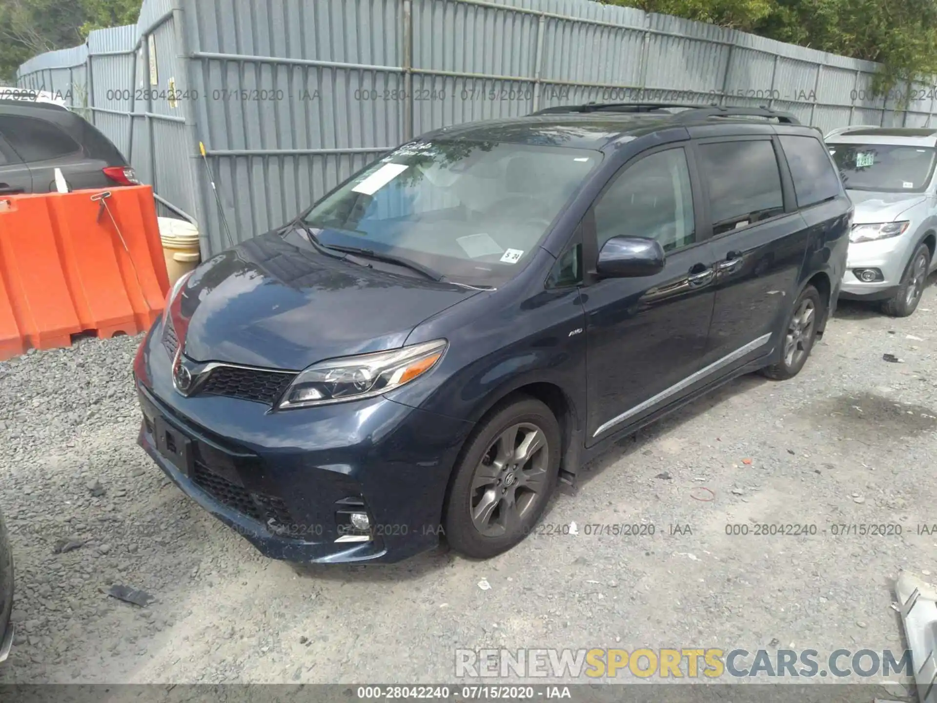 2 Фотография поврежденного автомобиля 5TDEZ3DC9KS223008 TOYOTA SIENNA 2019