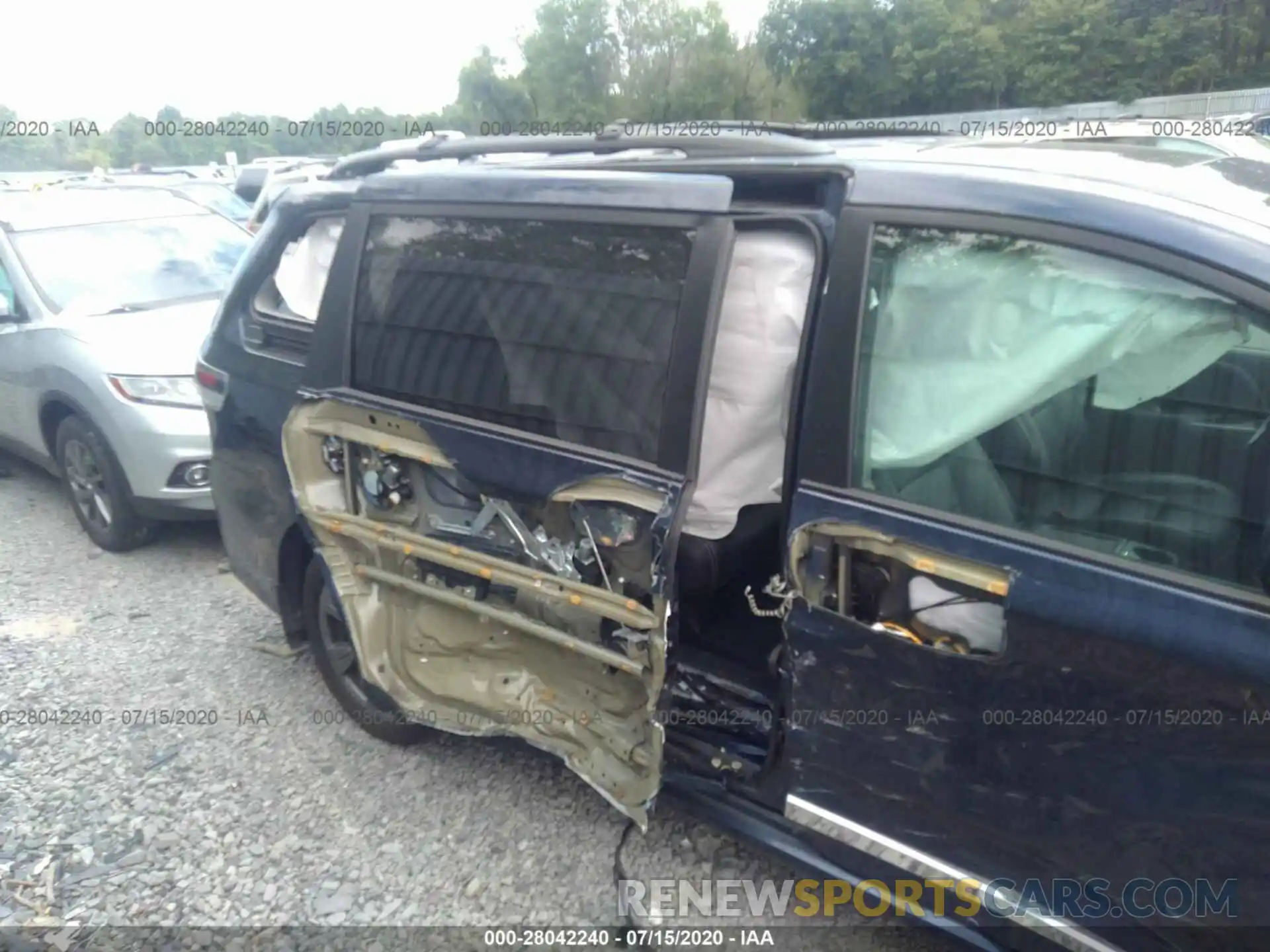 6 Photograph of a damaged car 5TDEZ3DC9KS223008 TOYOTA SIENNA 2019