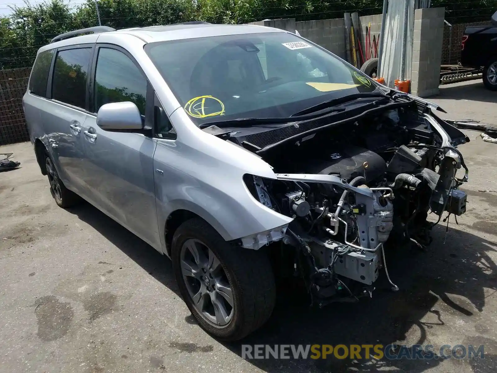 1 Photograph of a damaged car 5TDEZ3DCXKS209960 TOYOTA SIENNA 2019