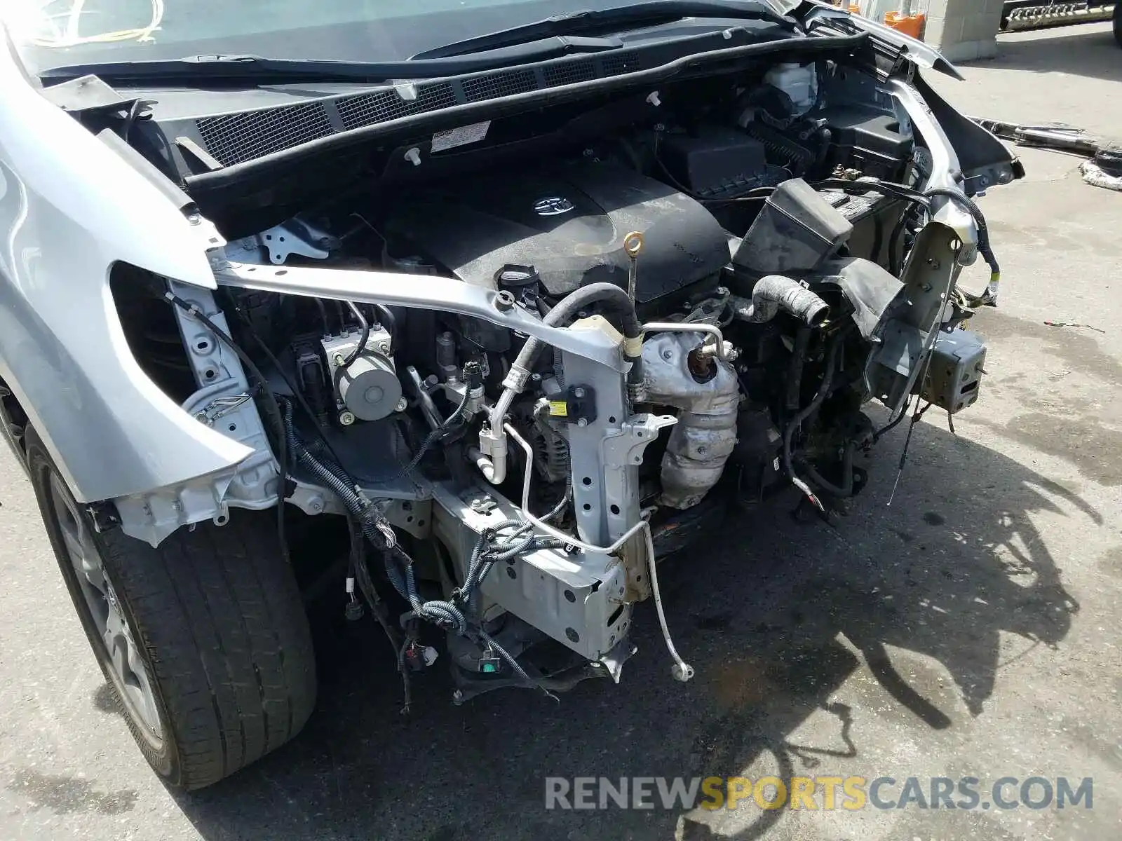 9 Photograph of a damaged car 5TDEZ3DCXKS209960 TOYOTA SIENNA 2019