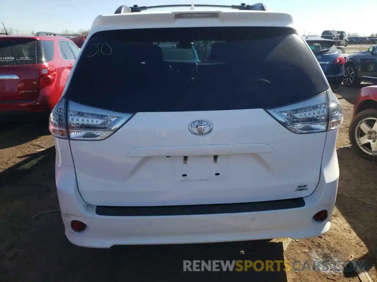 6 Photograph of a damaged car 5TDEZ3DCXKS213121 TOYOTA SIENNA 2019