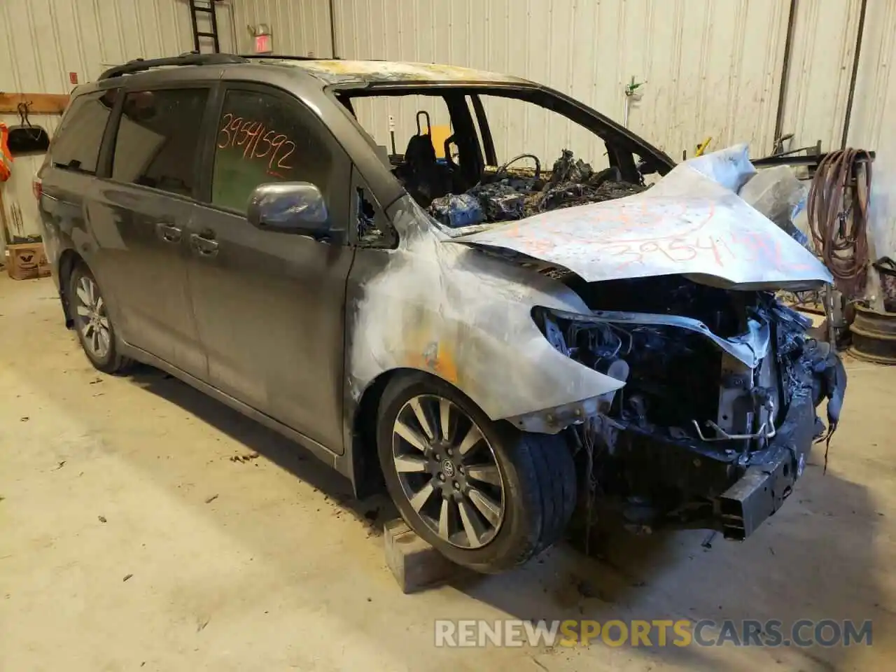 1 Photograph of a damaged car 5TDJZ3DC0KS226927 TOYOTA SIENNA 2019