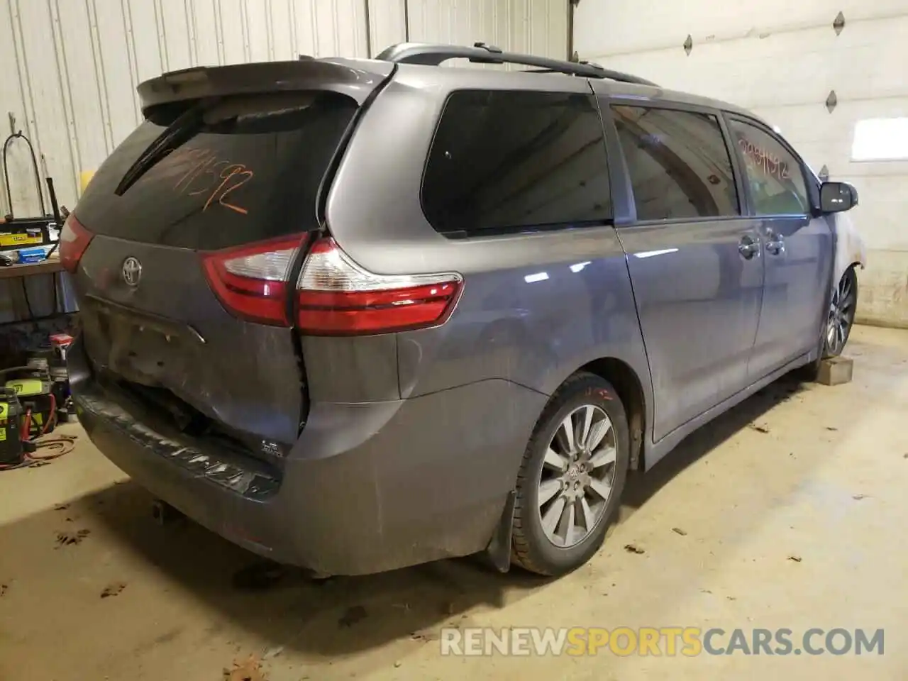 4 Photograph of a damaged car 5TDJZ3DC0KS226927 TOYOTA SIENNA 2019