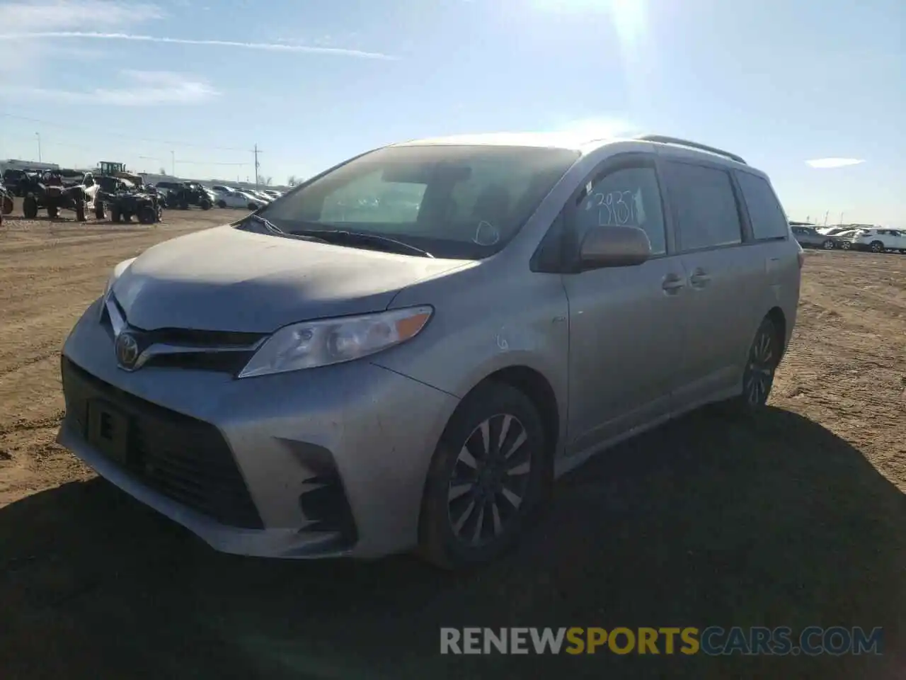 2 Photograph of a damaged car 5TDJZ3DC1KS210297 TOYOTA SIENNA 2019