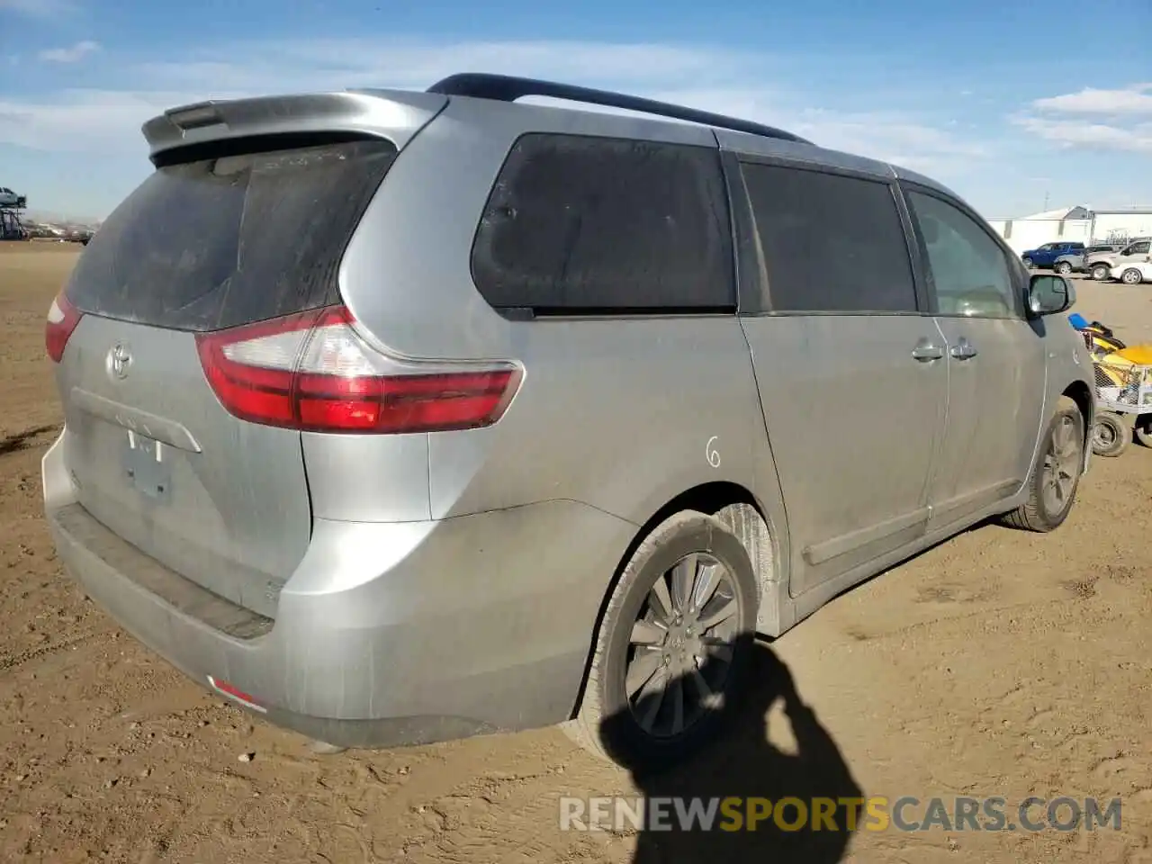 4 Photograph of a damaged car 5TDJZ3DC1KS210297 TOYOTA SIENNA 2019