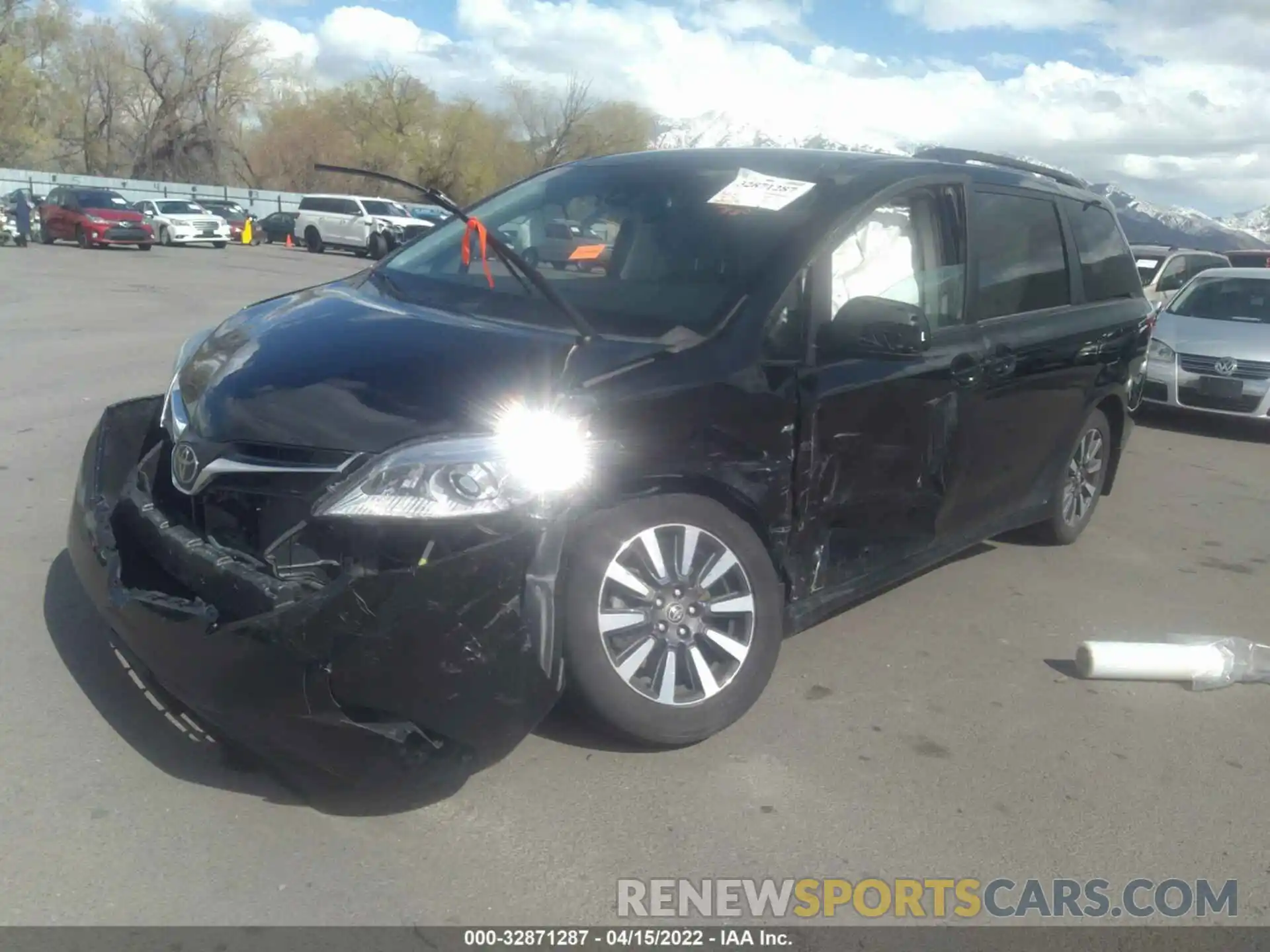 2 Photograph of a damaged car 5TDJZ3DC1KS218349 TOYOTA SIENNA 2019