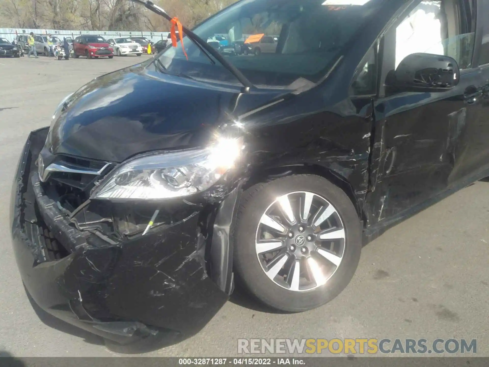 6 Photograph of a damaged car 5TDJZ3DC1KS218349 TOYOTA SIENNA 2019