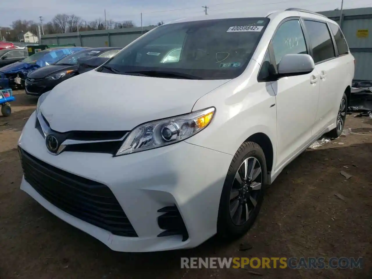 2 Photograph of a damaged car 5TDJZ3DC1KS219808 TOYOTA SIENNA 2019