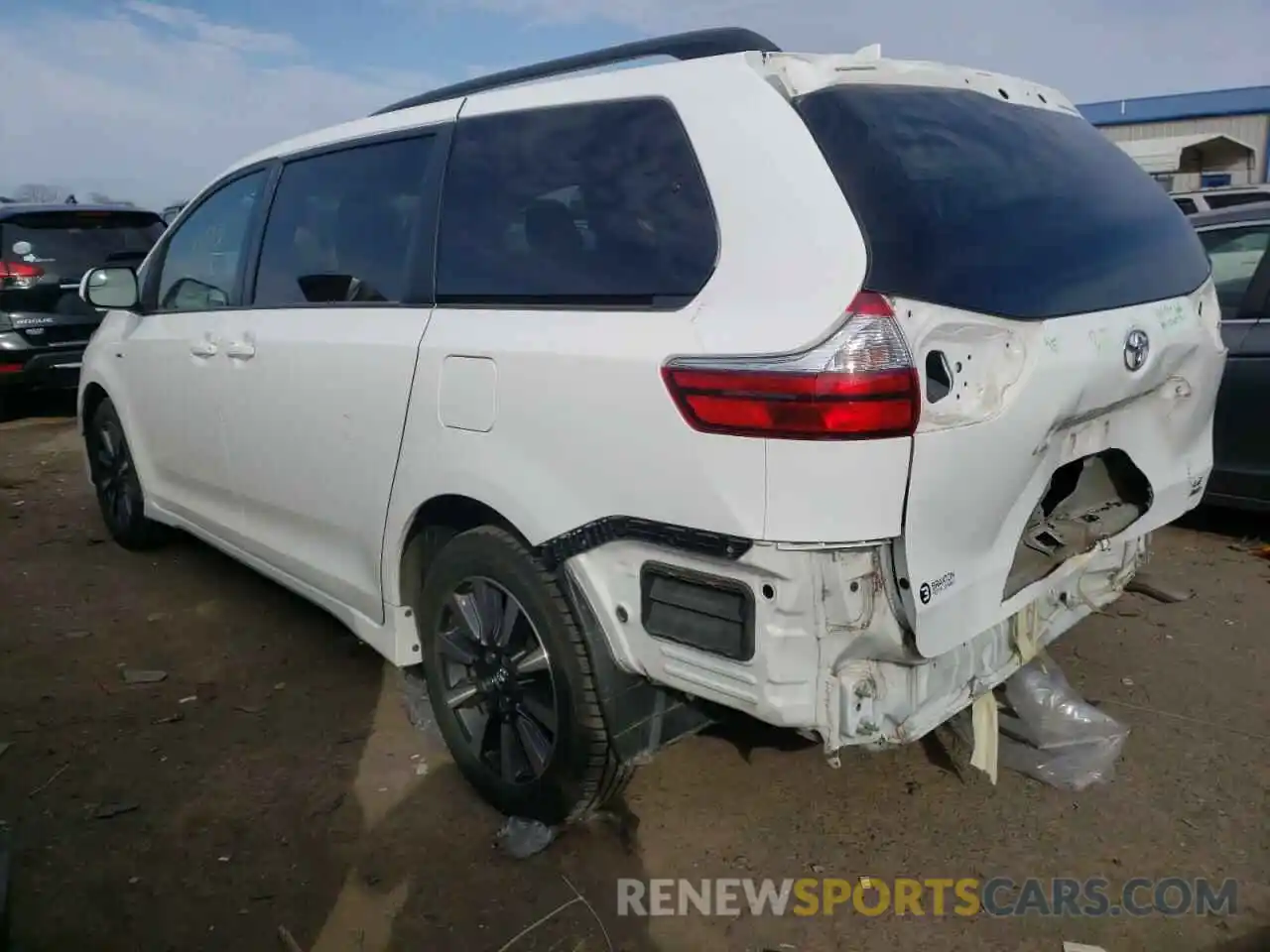 3 Photograph of a damaged car 5TDJZ3DC1KS219808 TOYOTA SIENNA 2019