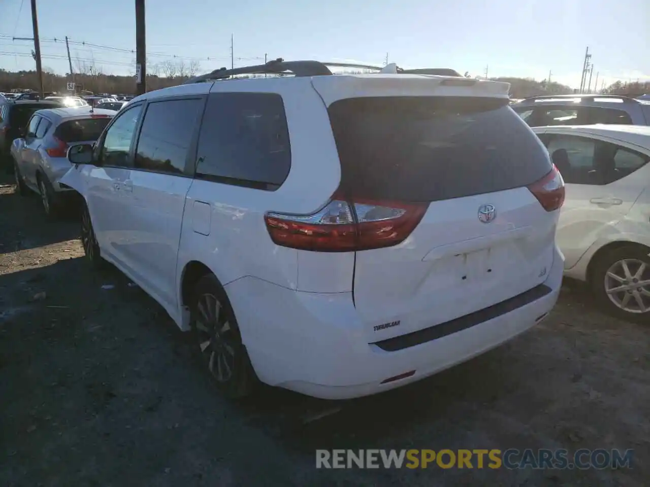 3 Photograph of a damaged car 5TDJZ3DC1KS223017 TOYOTA SIENNA 2019