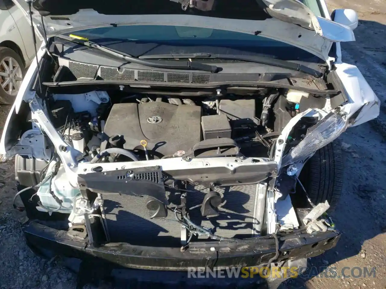 7 Photograph of a damaged car 5TDJZ3DC1KS223017 TOYOTA SIENNA 2019