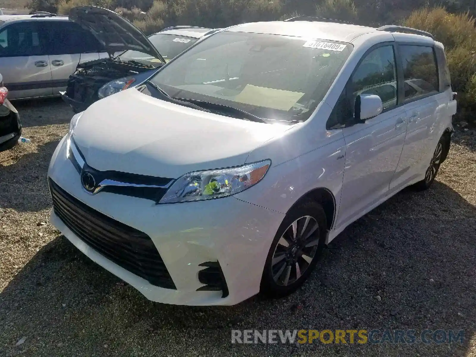 2 Photograph of a damaged car 5TDJZ3DC1KS223695 TOYOTA SIENNA 2019