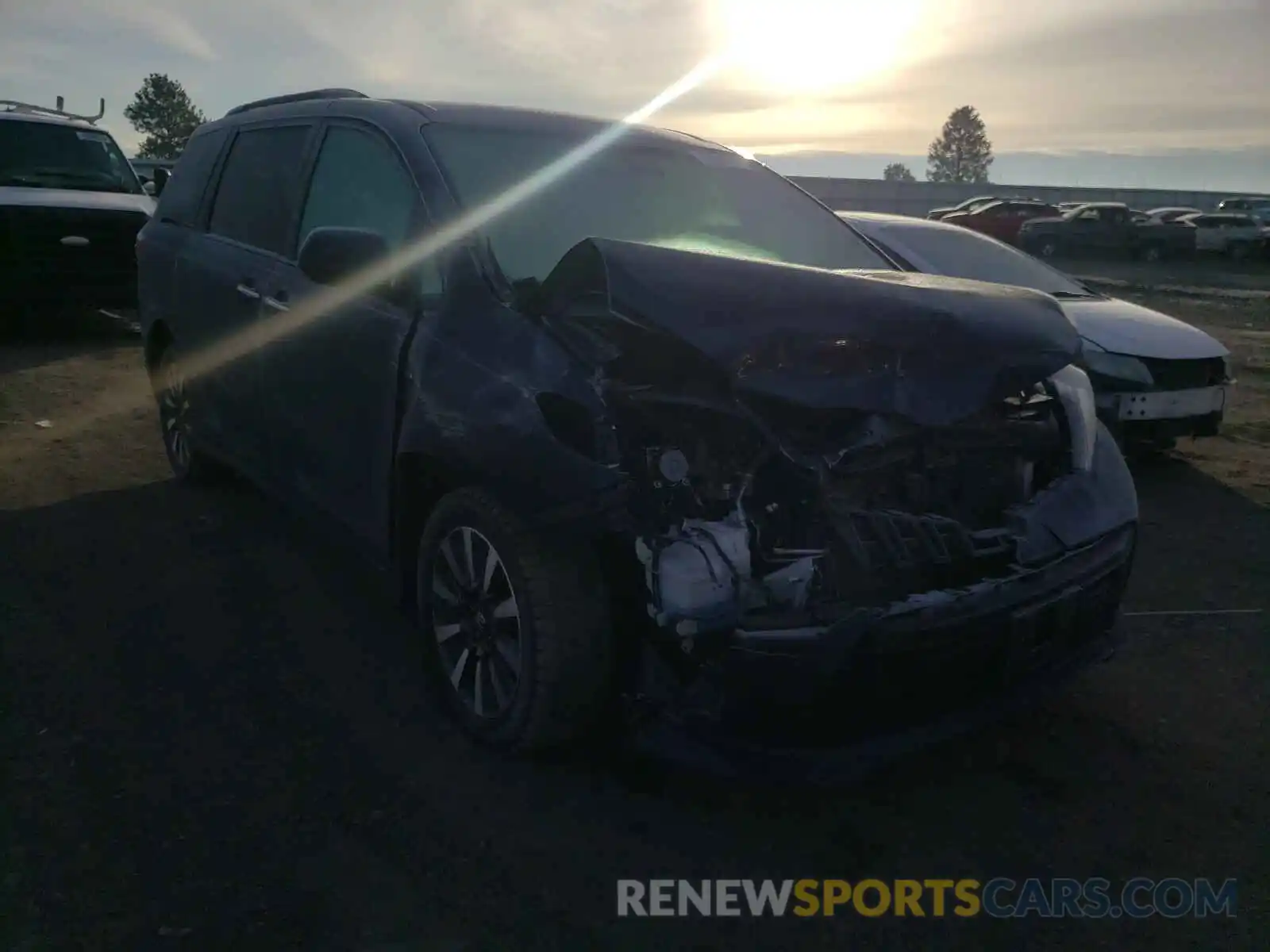 1 Photograph of a damaged car 5TDJZ3DC1KS225933 TOYOTA SIENNA 2019