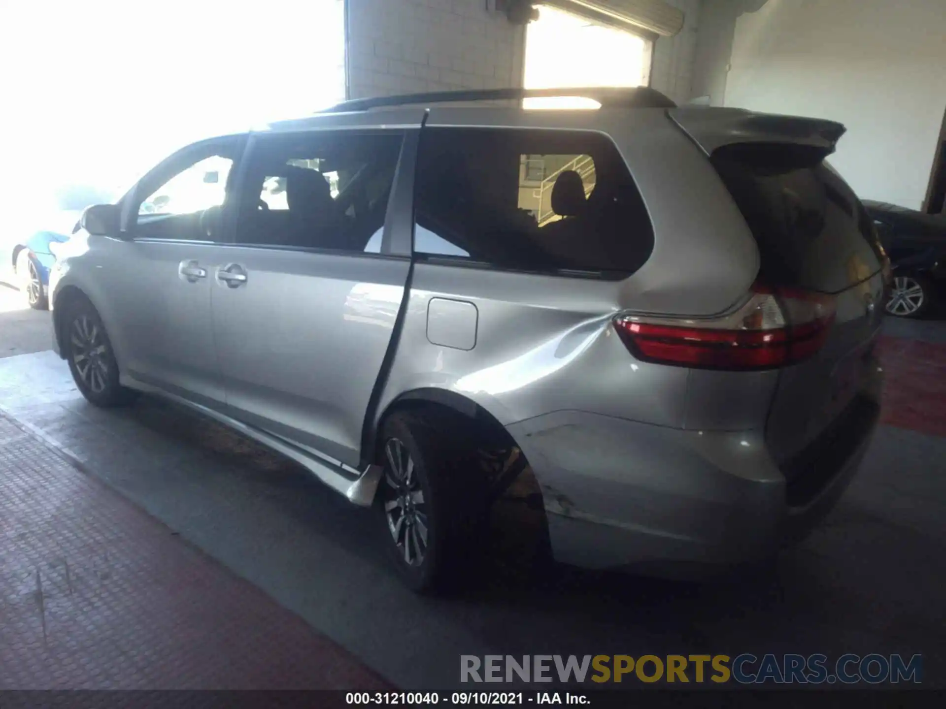 3 Photograph of a damaged car 5TDJZ3DC2KS210714 TOYOTA SIENNA 2019