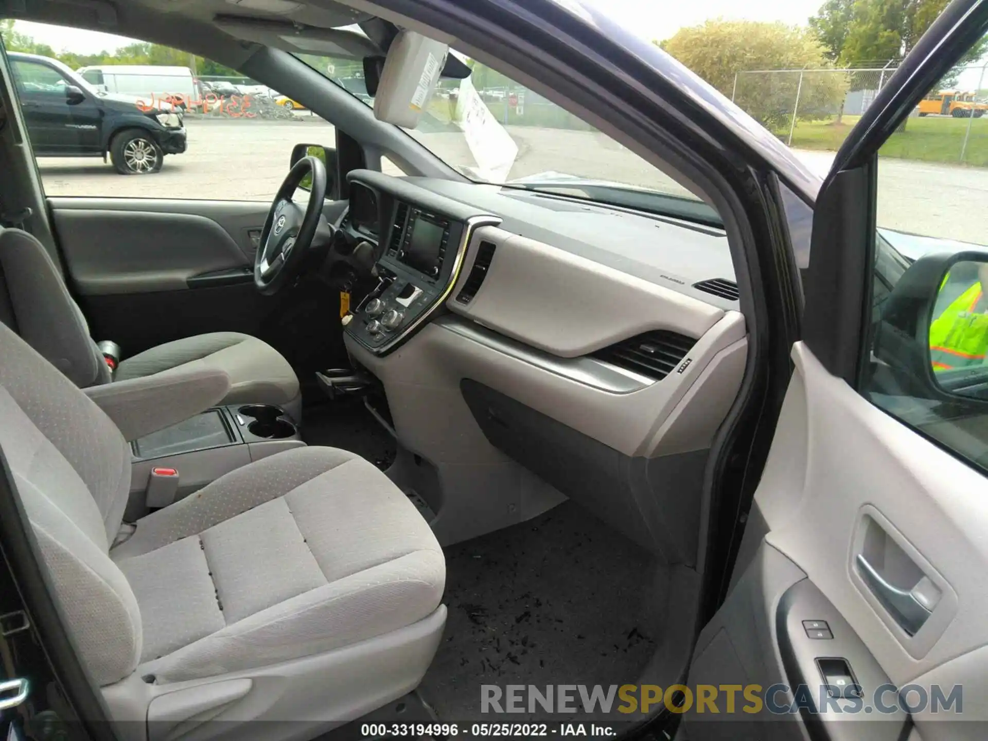 5 Photograph of a damaged car 5TDJZ3DC2KS214276 TOYOTA SIENNA 2019