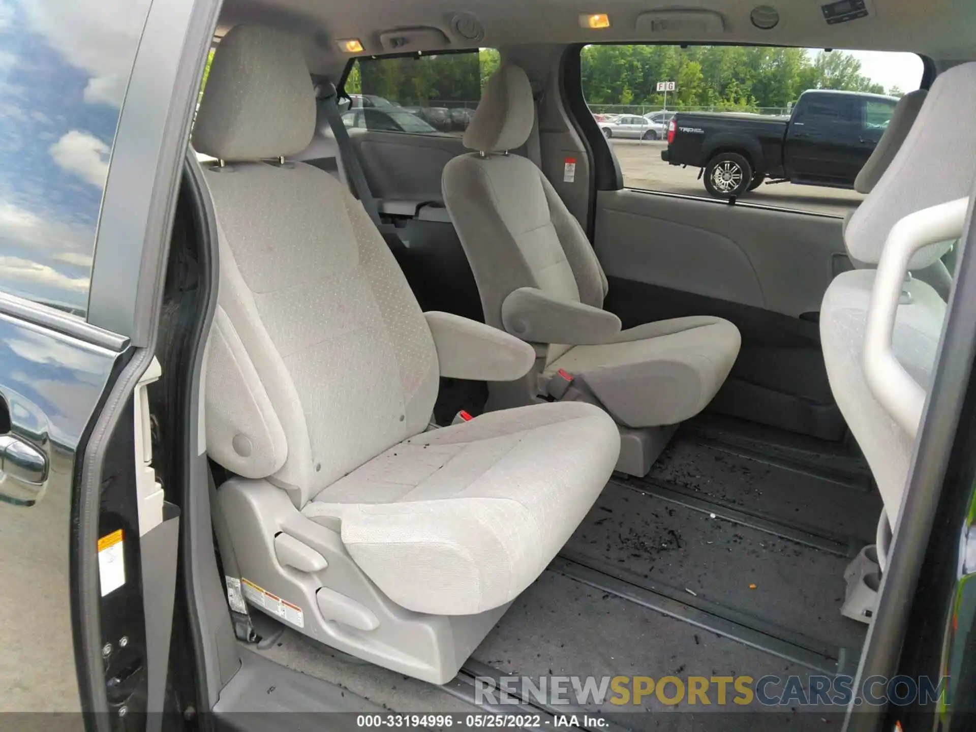 8 Photograph of a damaged car 5TDJZ3DC2KS214276 TOYOTA SIENNA 2019