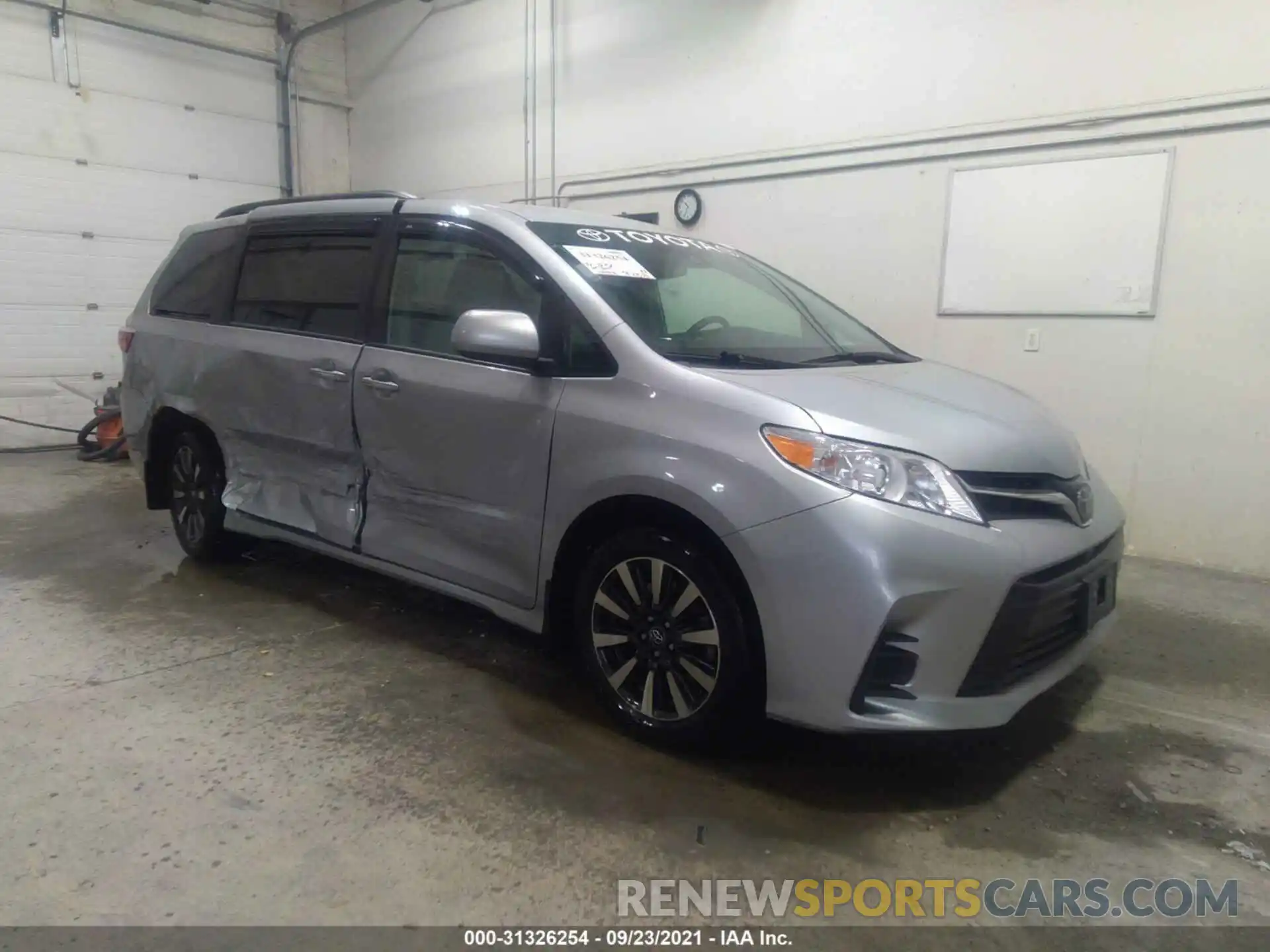 1 Photograph of a damaged car 5TDJZ3DC2KS225259 TOYOTA SIENNA 2019