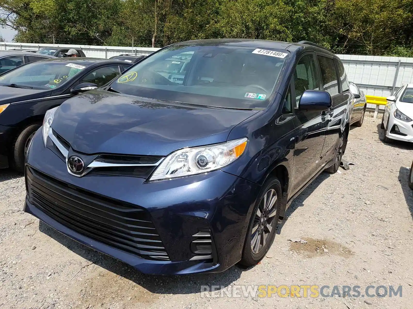 2 Photograph of a damaged car 5TDJZ3DC3KS220619 TOYOTA SIENNA 2019