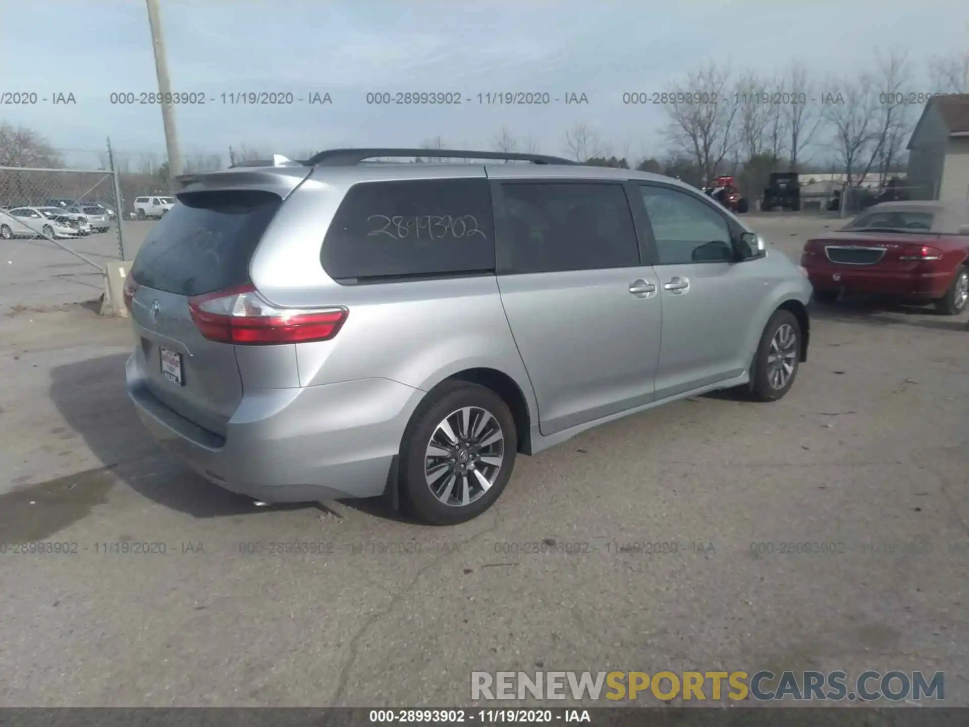 4 Photograph of a damaged car 5TDJZ3DC3KS223259 TOYOTA SIENNA 2019