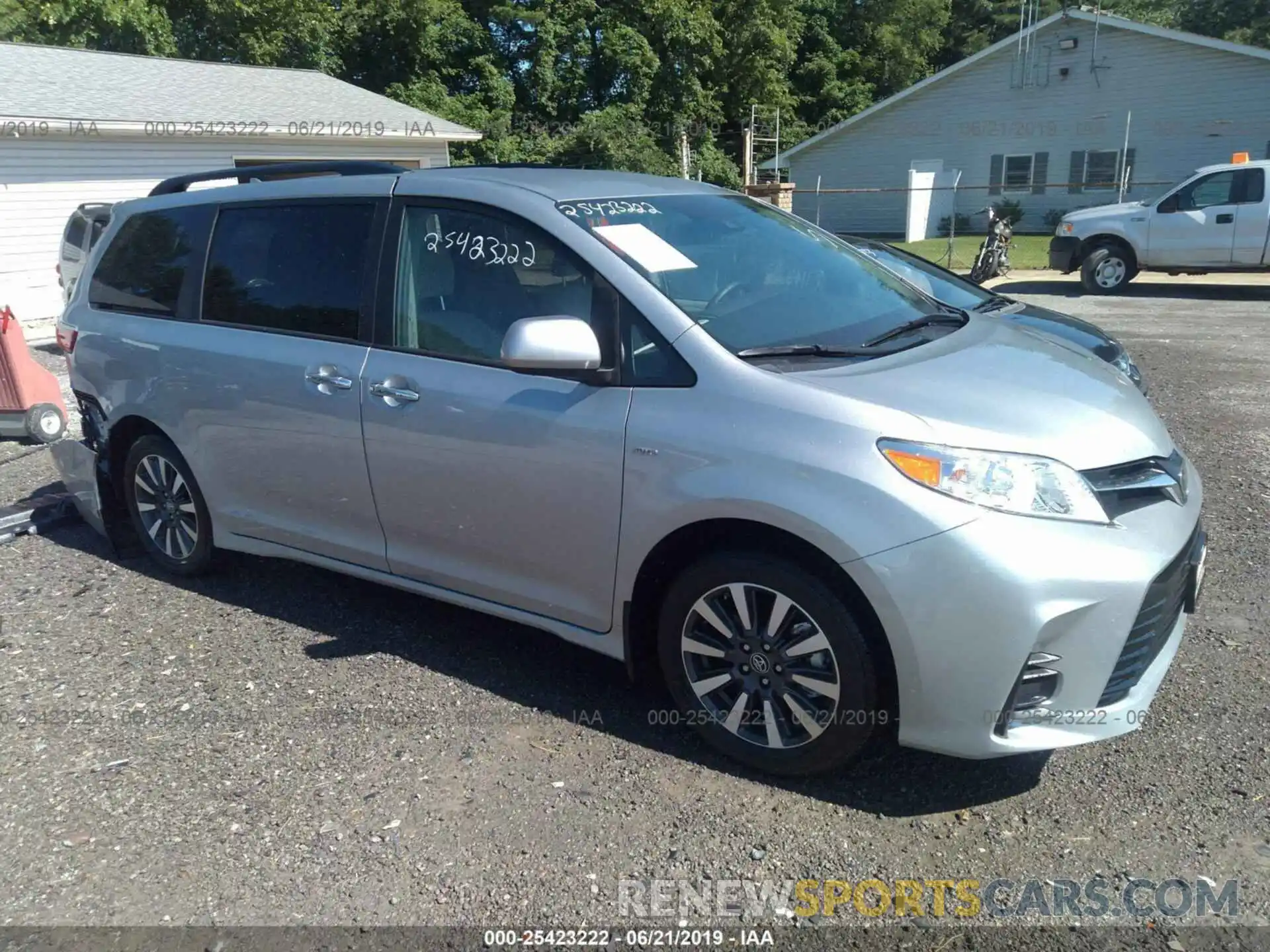 1 Photograph of a damaged car 5TDJZ3DC3KS227232 TOYOTA SIENNA 2019