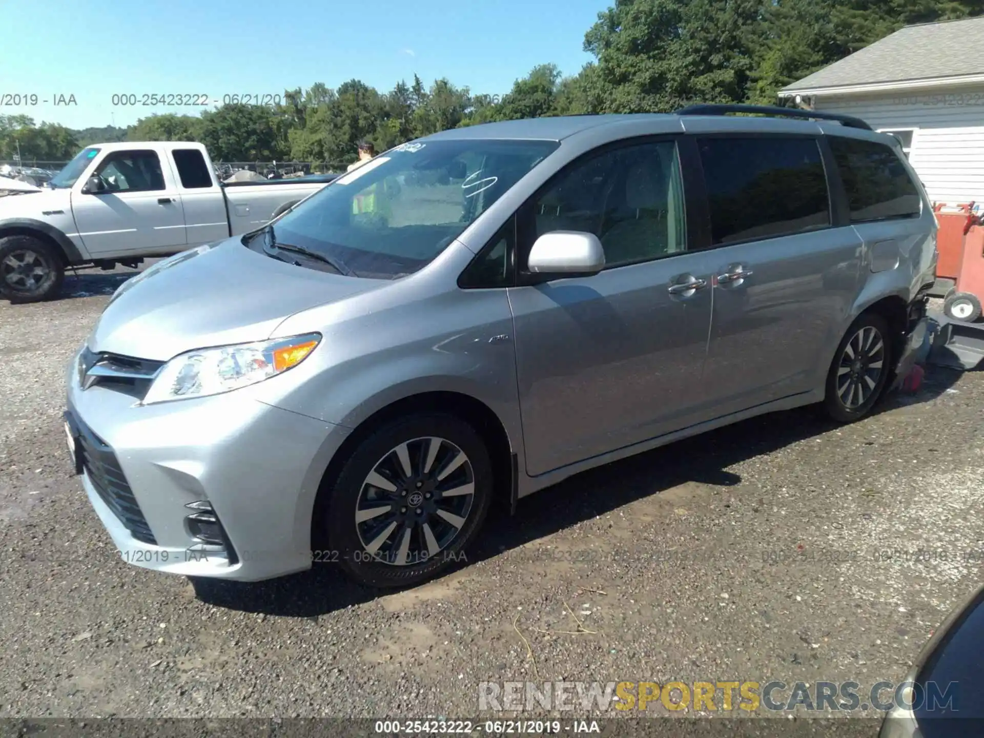 2 Photograph of a damaged car 5TDJZ3DC3KS227232 TOYOTA SIENNA 2019