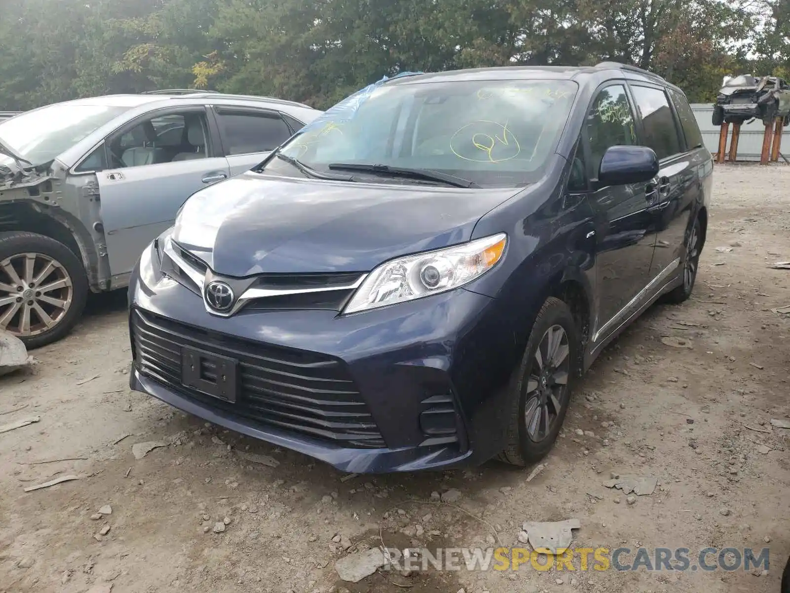 2 Photograph of a damaged car 5TDJZ3DC4KS221763 TOYOTA SIENNA 2019