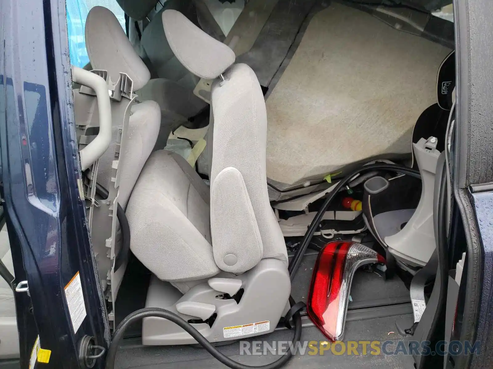 6 Photograph of a damaged car 5TDJZ3DC4KS221763 TOYOTA SIENNA 2019