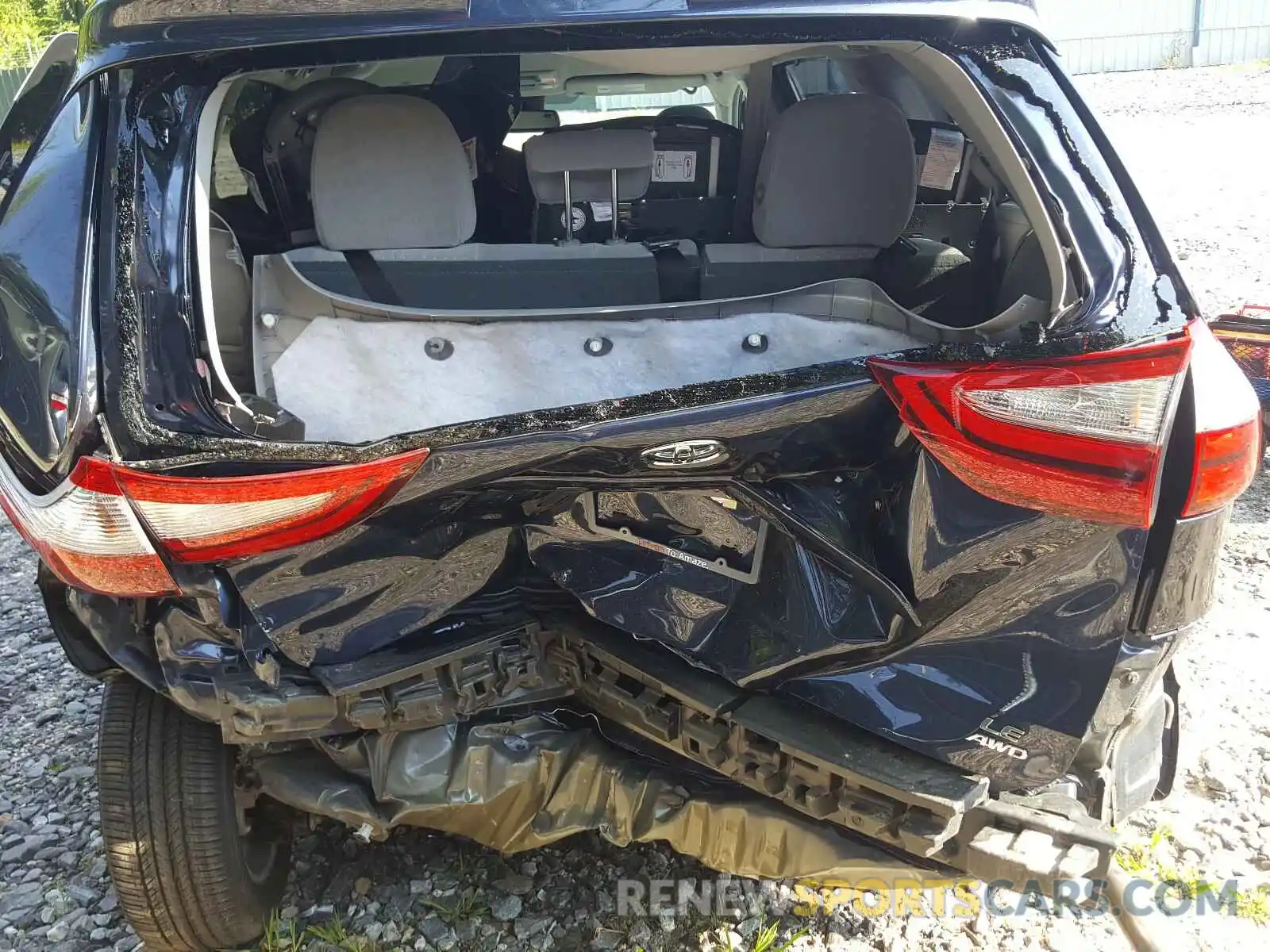 9 Photograph of a damaged car 5TDJZ3DC4KS221973 TOYOTA SIENNA 2019