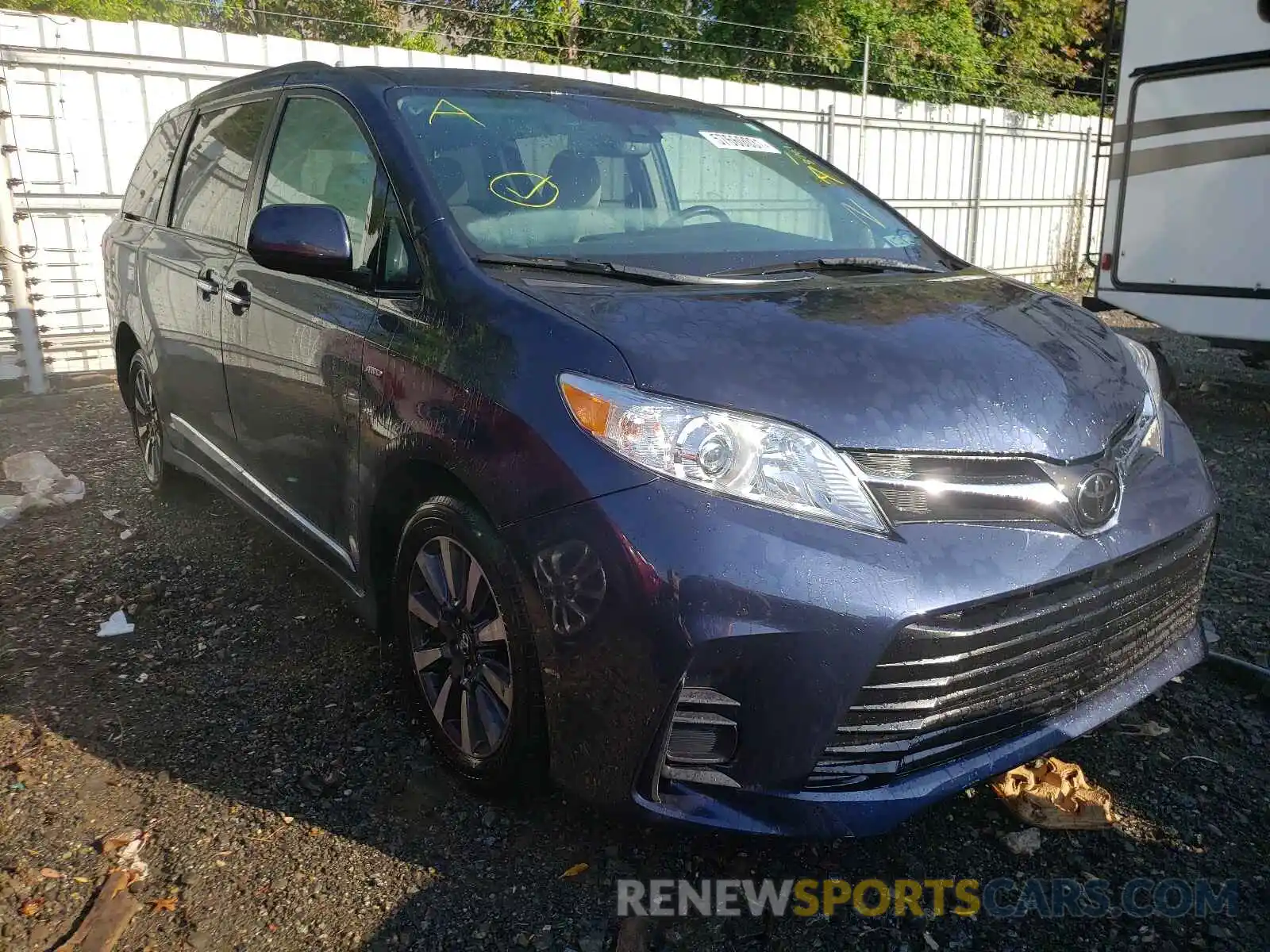 1 Photograph of a damaged car 5TDJZ3DC4KS222220 TOYOTA SIENNA 2019