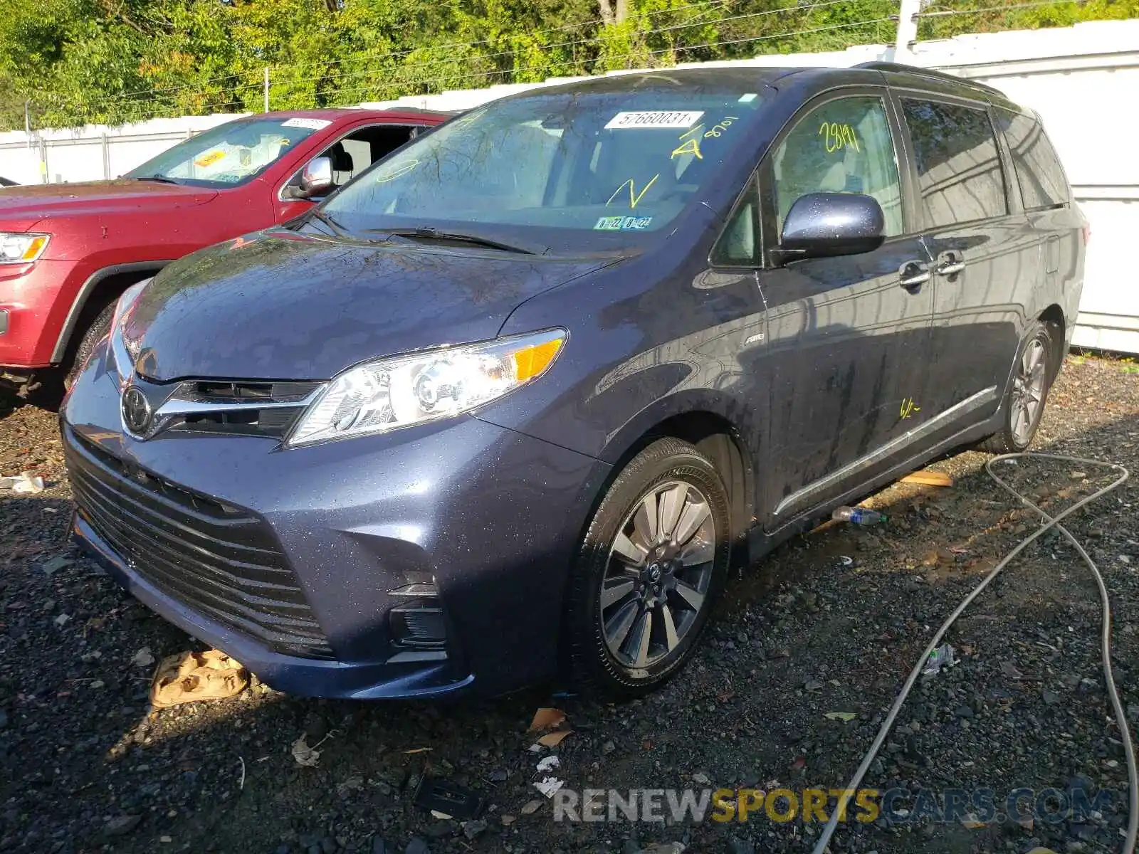 2 Photograph of a damaged car 5TDJZ3DC4KS222220 TOYOTA SIENNA 2019