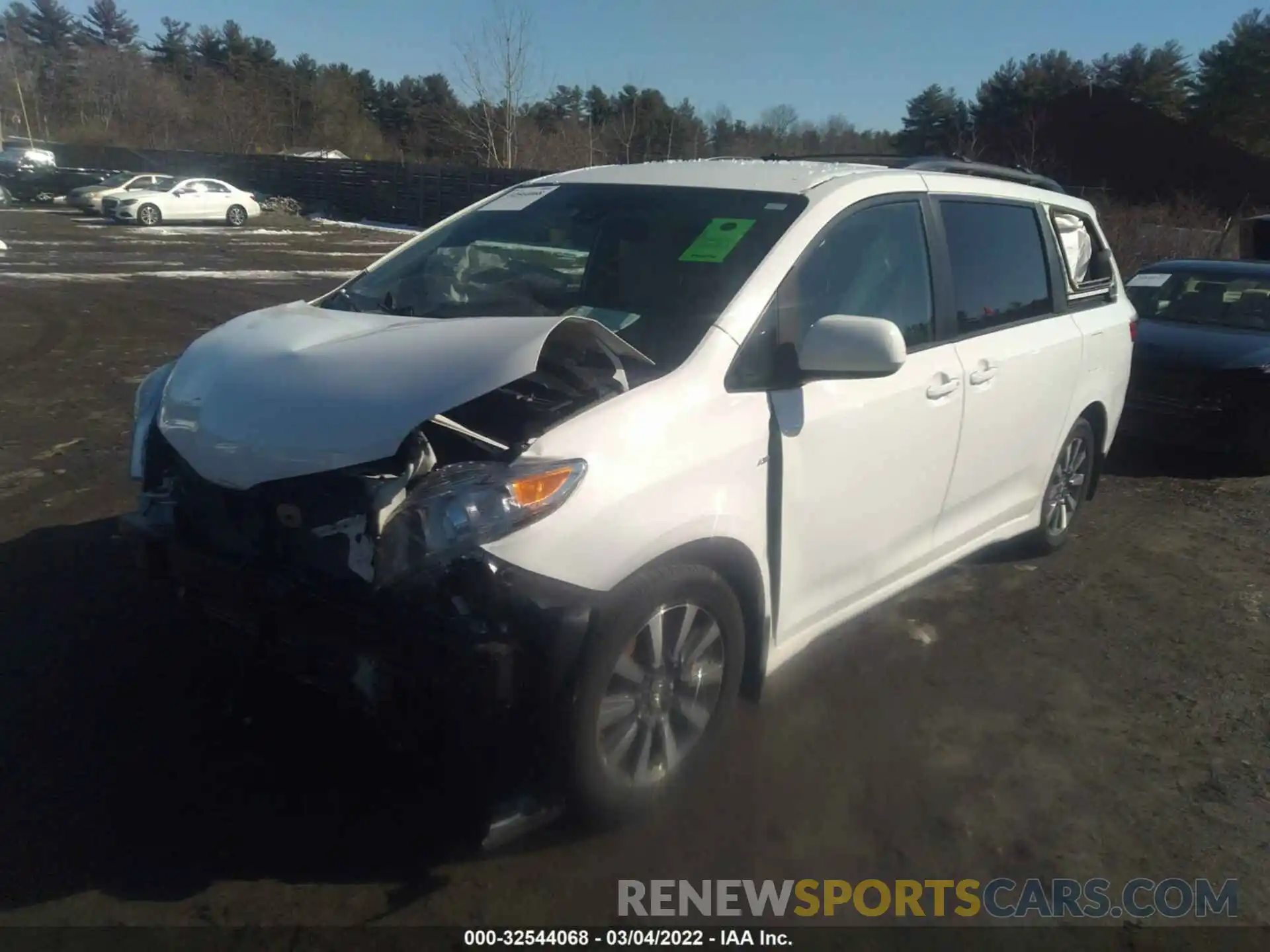 2 Photograph of a damaged car 5TDJZ3DC5KS221304 TOYOTA SIENNA 2019