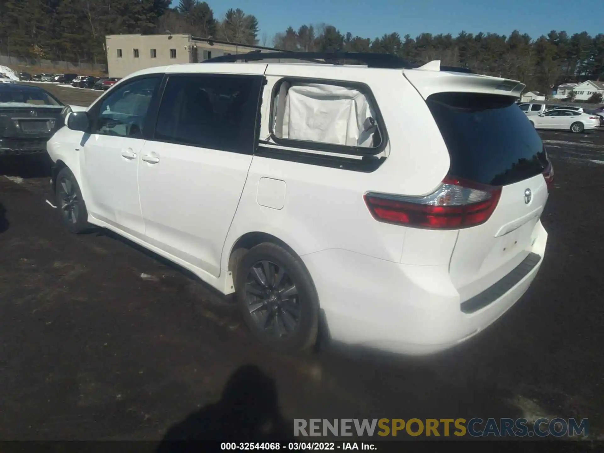 3 Photograph of a damaged car 5TDJZ3DC5KS221304 TOYOTA SIENNA 2019